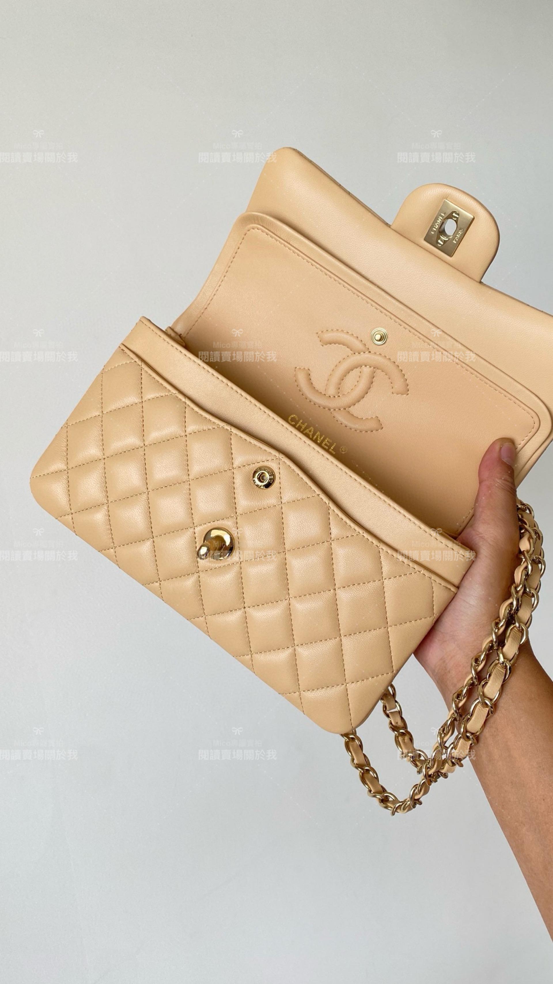 CHANEL 奶茶色/香檳金扣/23cm 羊皮 經典CF mini Flap