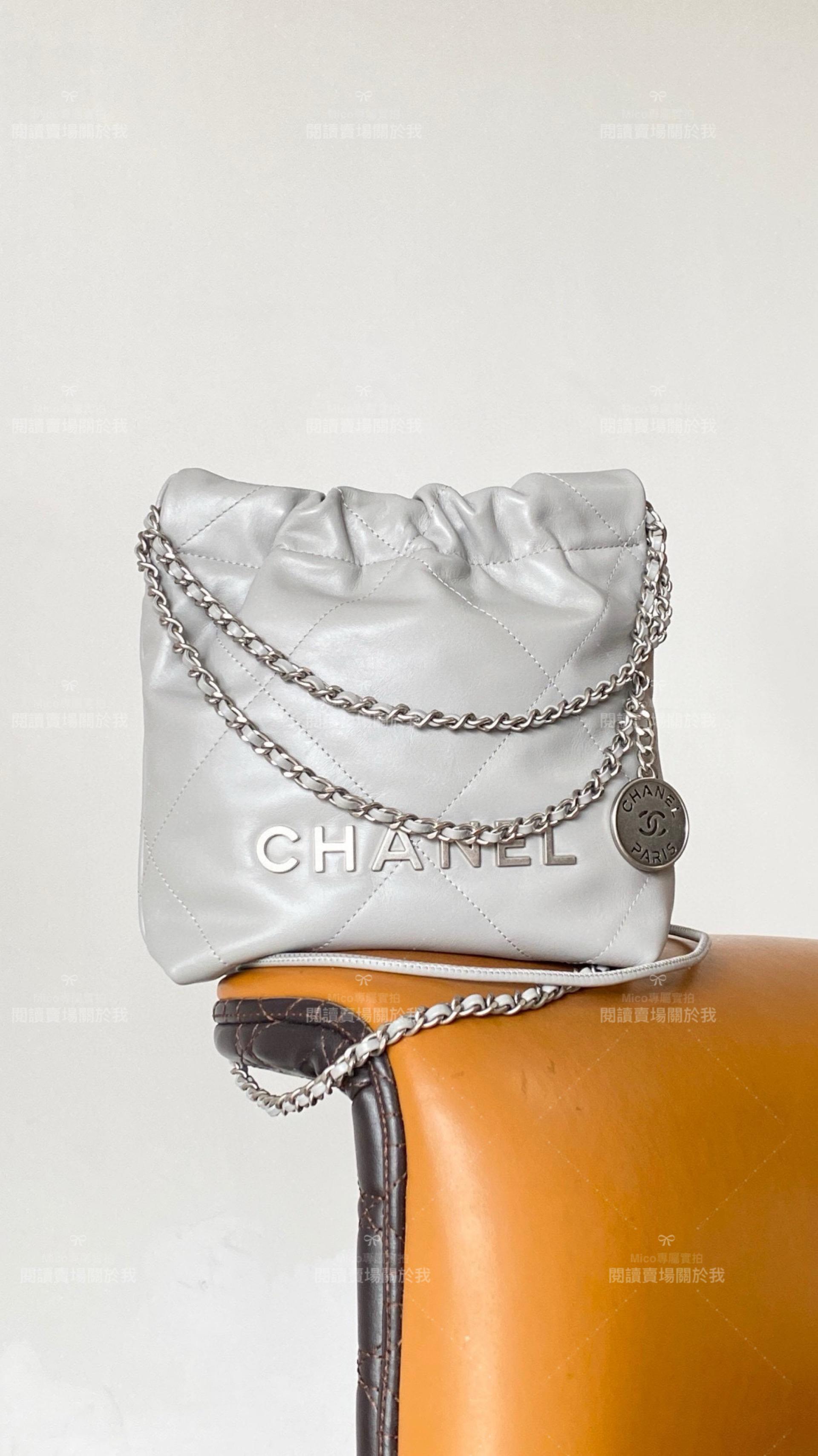 CHANEL 23c季節色 淺灰/銀釦 mini22Bag 斜跨包 18cm