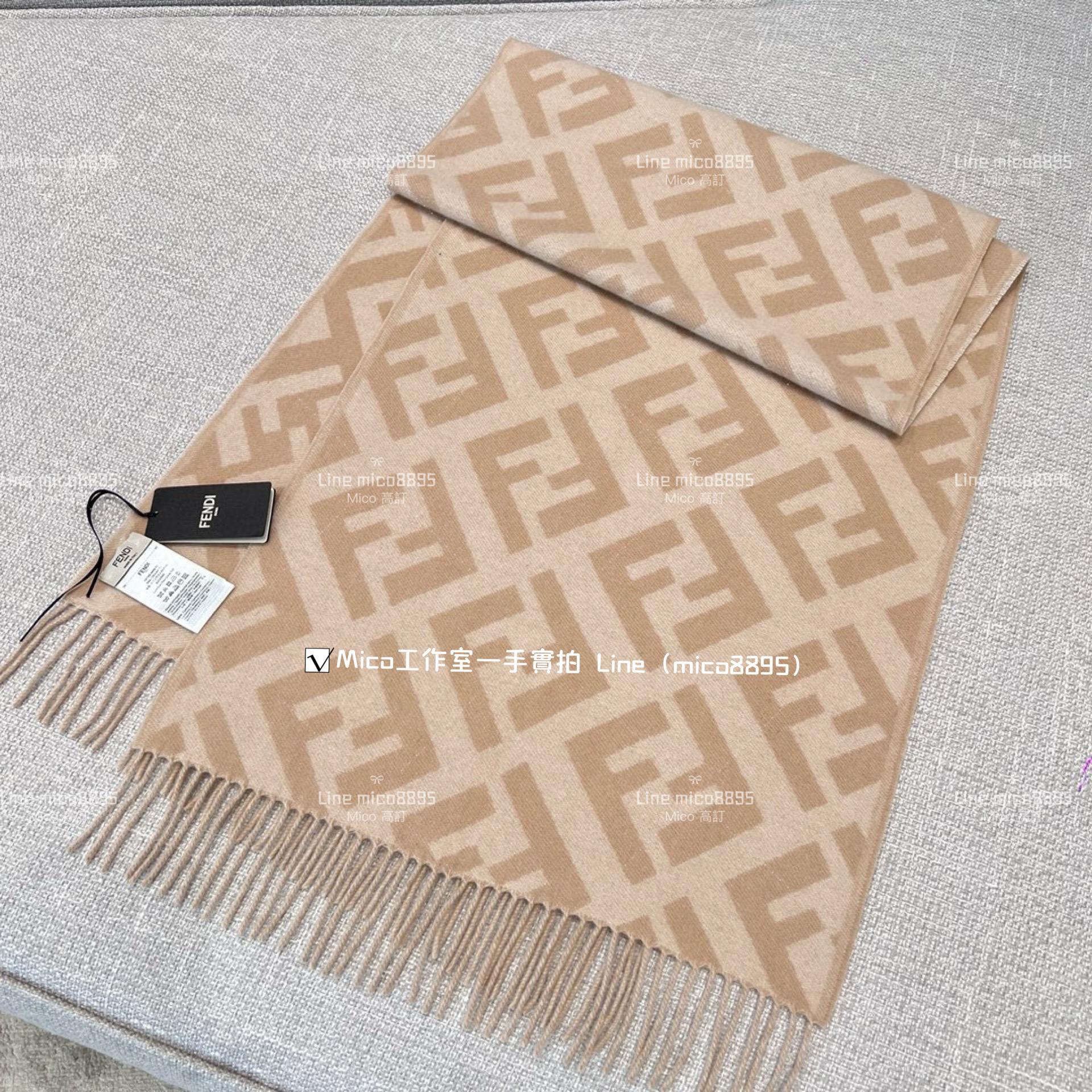 FENDI 《大F羊絨披肩 圍巾》奶茶色 Size：48 x170cm 100%羊絨 