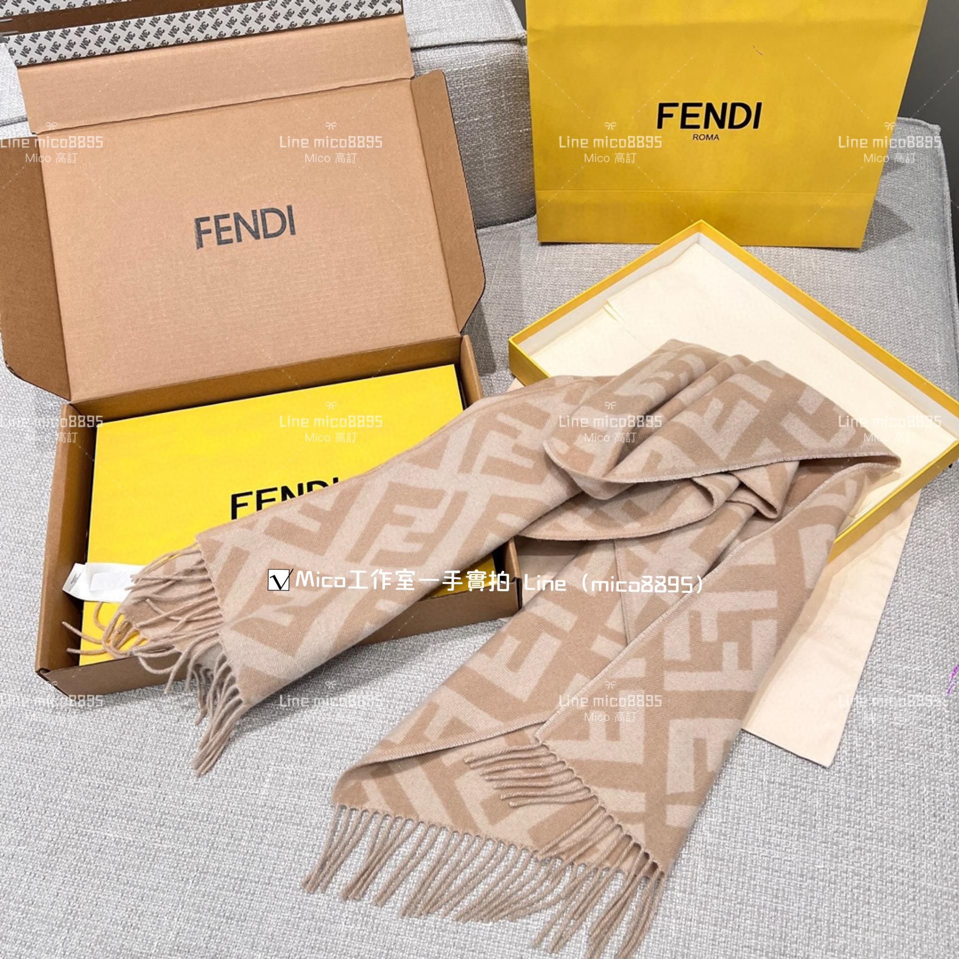 FENDI 《大F羊絨披肩 圍巾》奶茶色 Size：48 x170cm 100%羊絨 