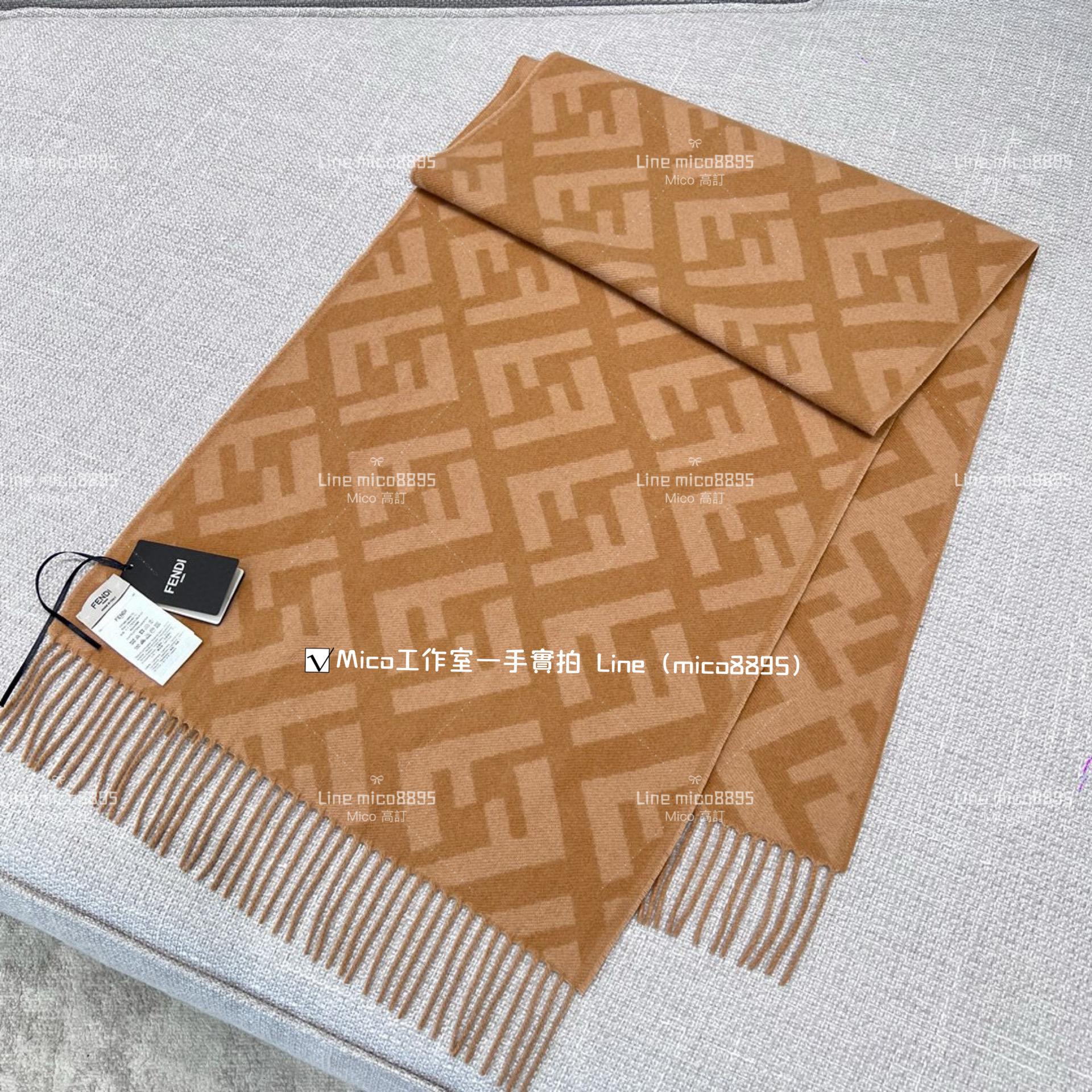 FENDI 《大F羊絨披肩 圍巾》深棕色 Size：48 x170cm 100%羊絨 