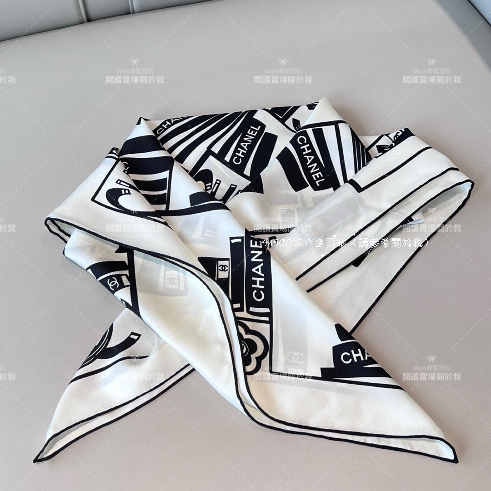 Chanel 白色塗鴉款絲巾 方巾 Size ：90x90cm 100%真絲 | Mico高端訂製