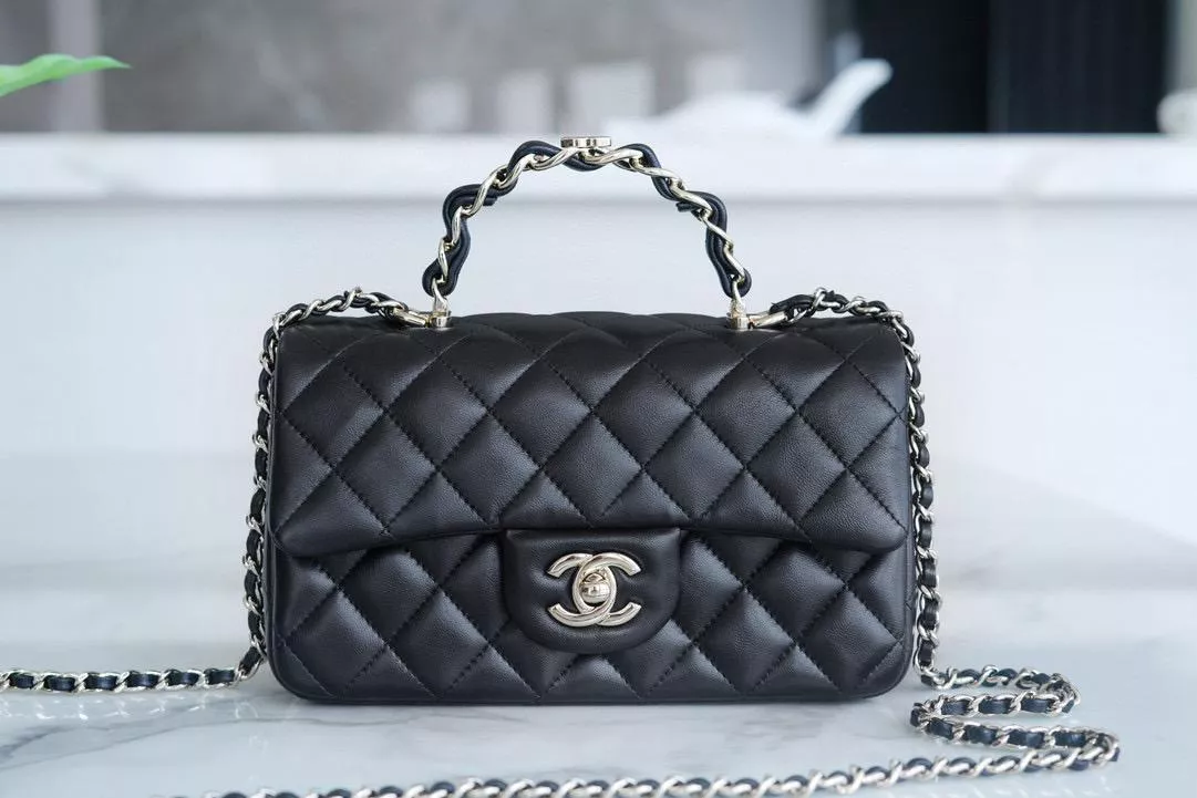 CHANEL 雙C金屬穿皮手柄Handle bag 淡金釦/小羊皮 20cm