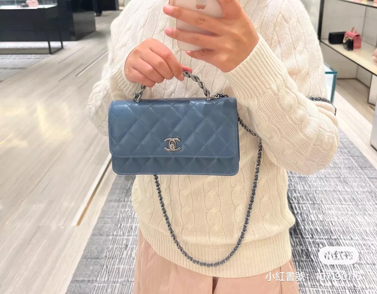 CHANEL23k水鑽手柄WOC 斜跨錢包 霧霾藍/牛皮 19cm