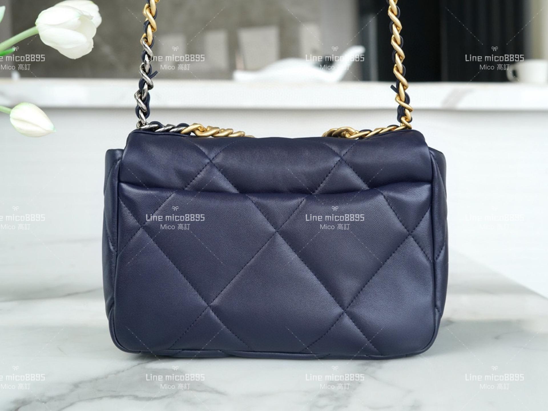 CHANEL 經典款 19Bag 枕頭包 19包 深藍色山羊皮/小號/26cm 老佛爺遺作