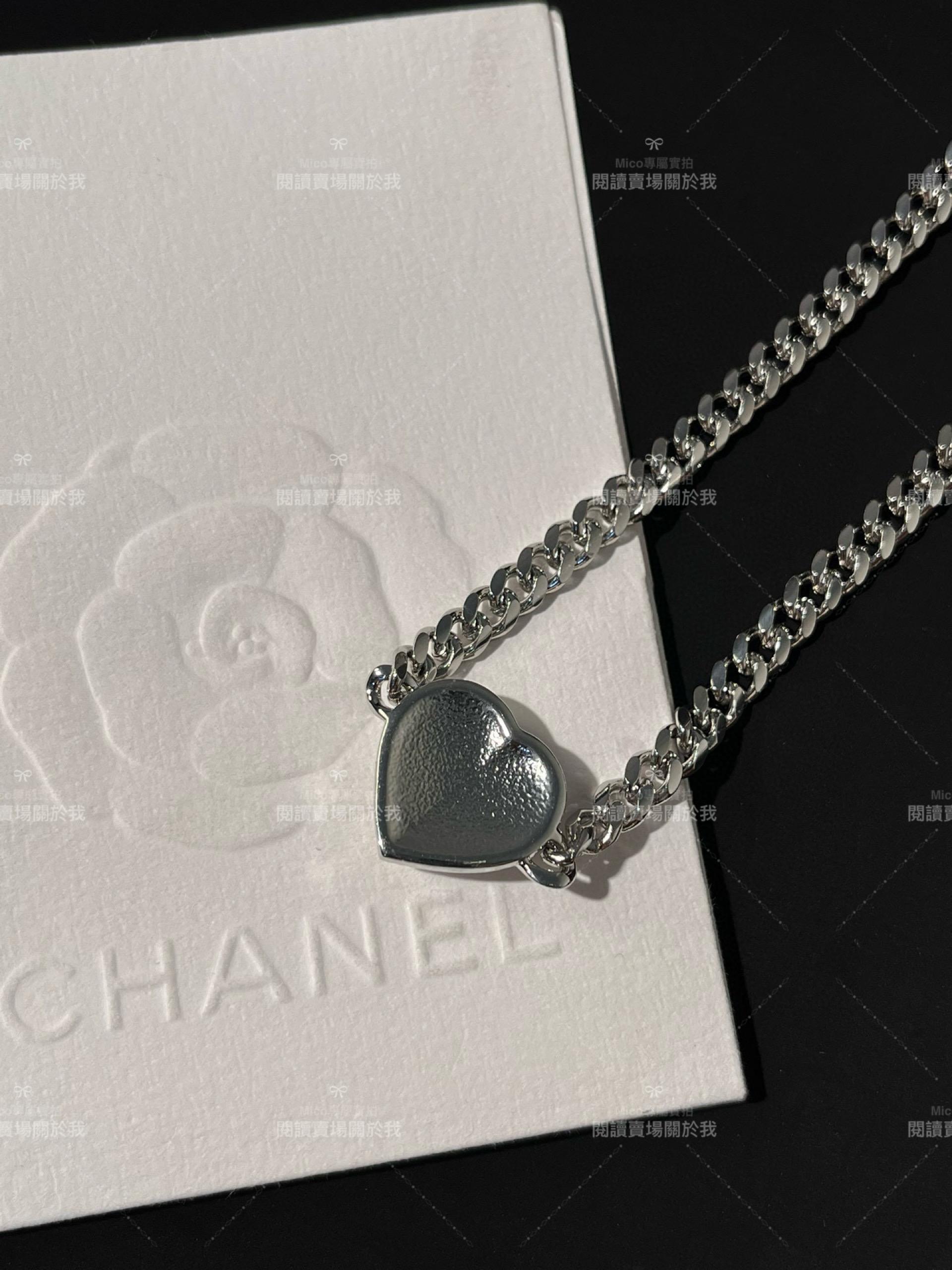 chanel 百搭款 銀色雙C滿鑽立體珠光愛心項鍊choker 頸鏈