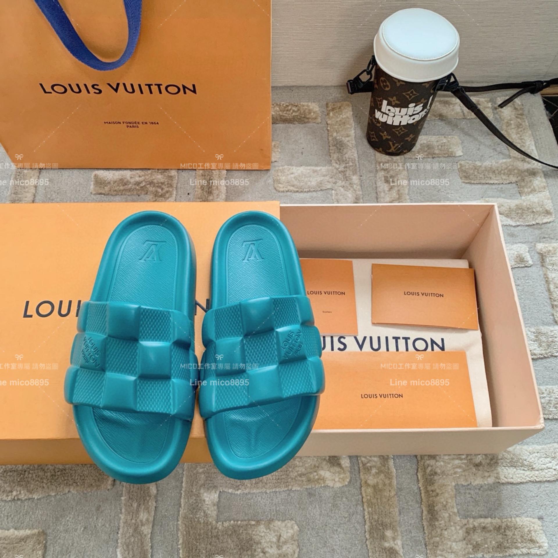 LV  Louis Vuitton ｜情侶款 🧑‍🤝‍🧑 Waterfront系列 藍綠色 3D壓花logo沙灘拖鞋 36-45