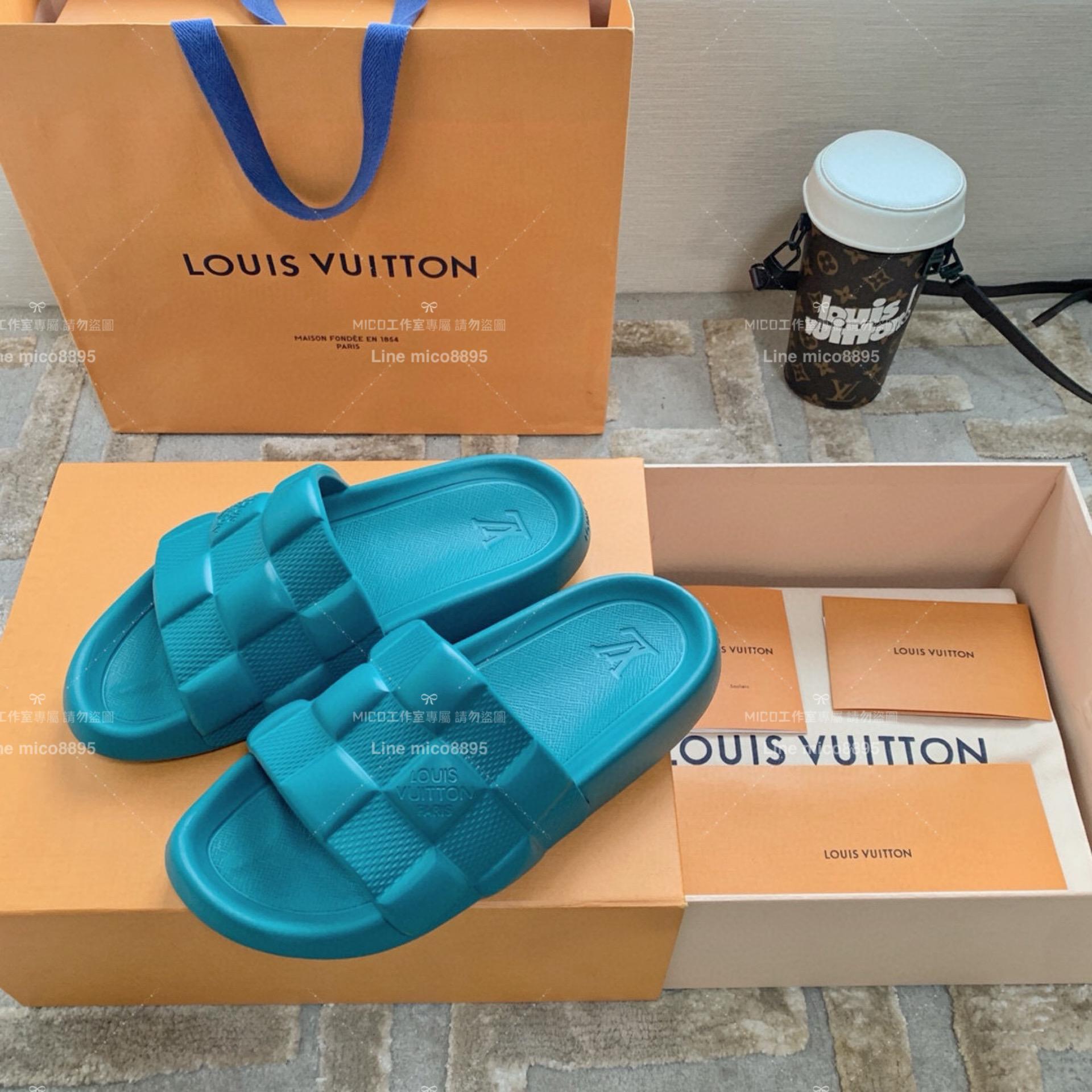 LV  Louis Vuitton ｜情侶款 🧑‍🤝‍🧑 Waterfront系列 藍綠色 3D壓花logo沙灘拖鞋 36-45