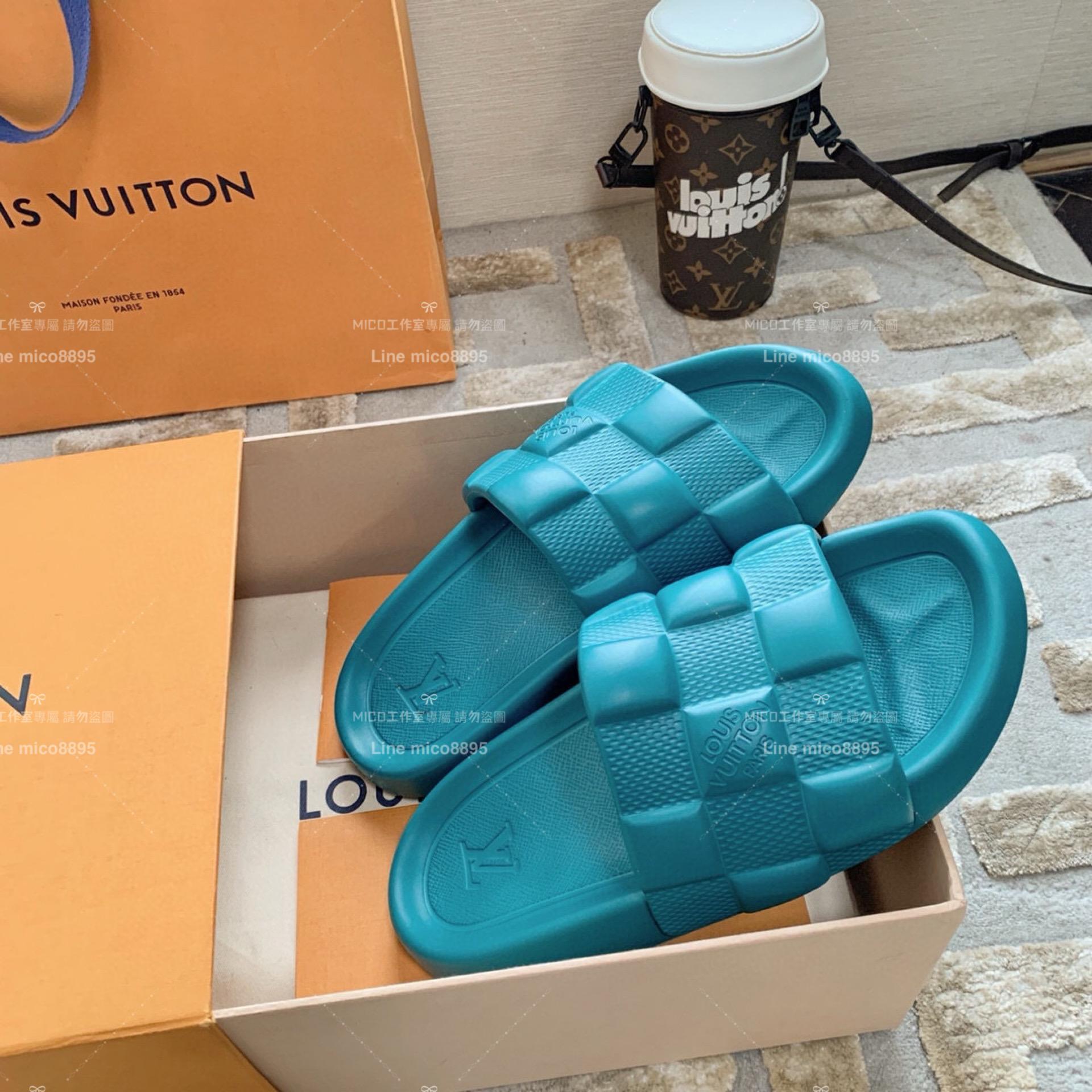 LV  Louis Vuitton ｜情侶款 🧑‍🤝‍🧑 Waterfront系列 藍綠色 3D壓花logo沙灘拖鞋 36-45