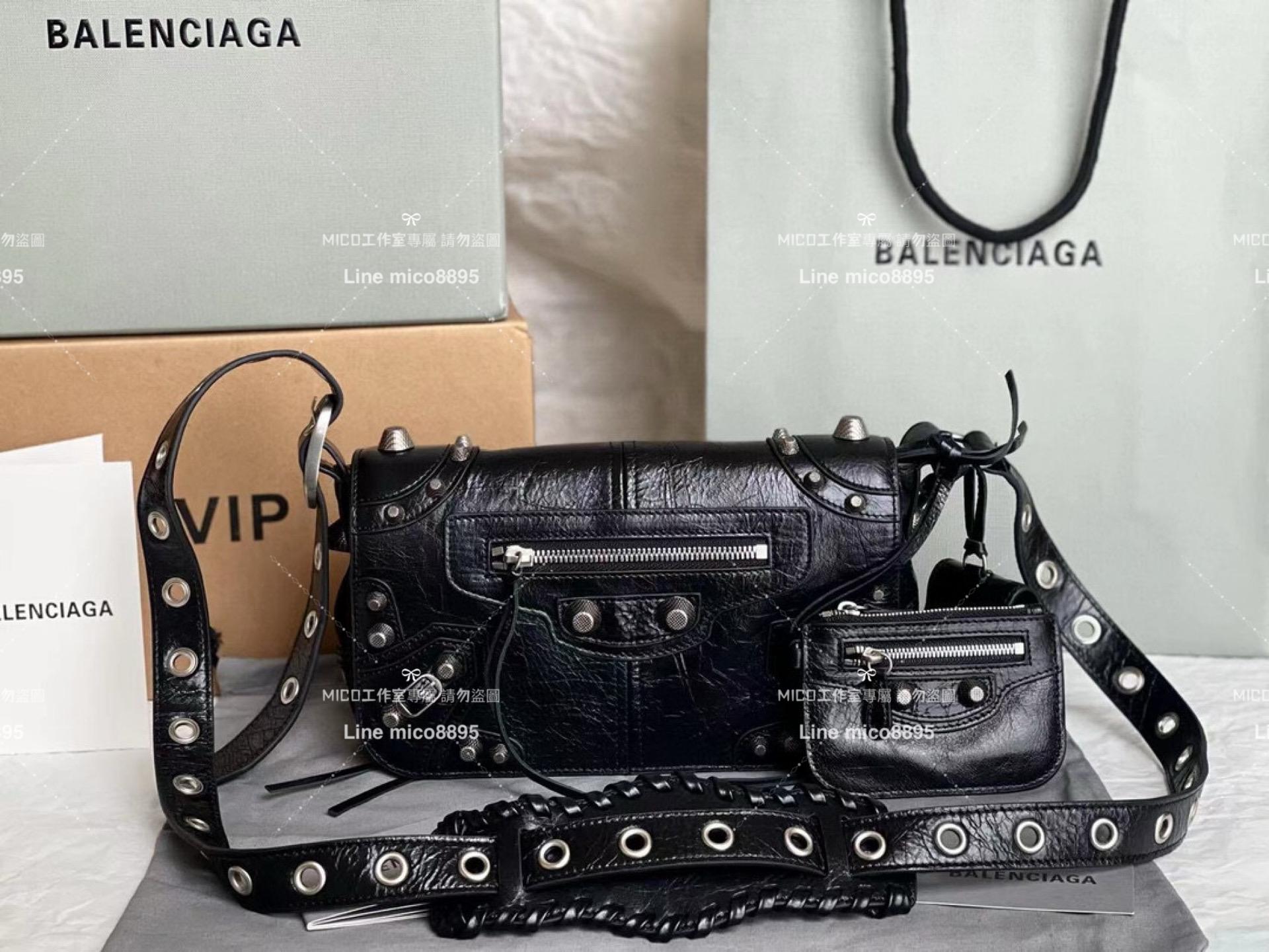 Balenciaga 巴黎世家 黑色 橫款相機機車包 男女同款 24cm 油蠟牛皮革材質