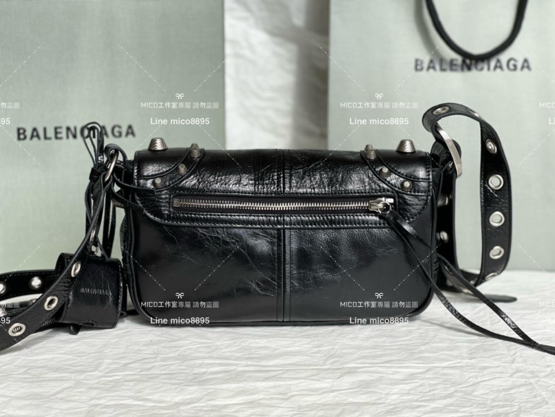 Balenciaga 巴黎世家 黑色 橫款相機機車包 男女同款 24cm 油蠟牛皮革材質