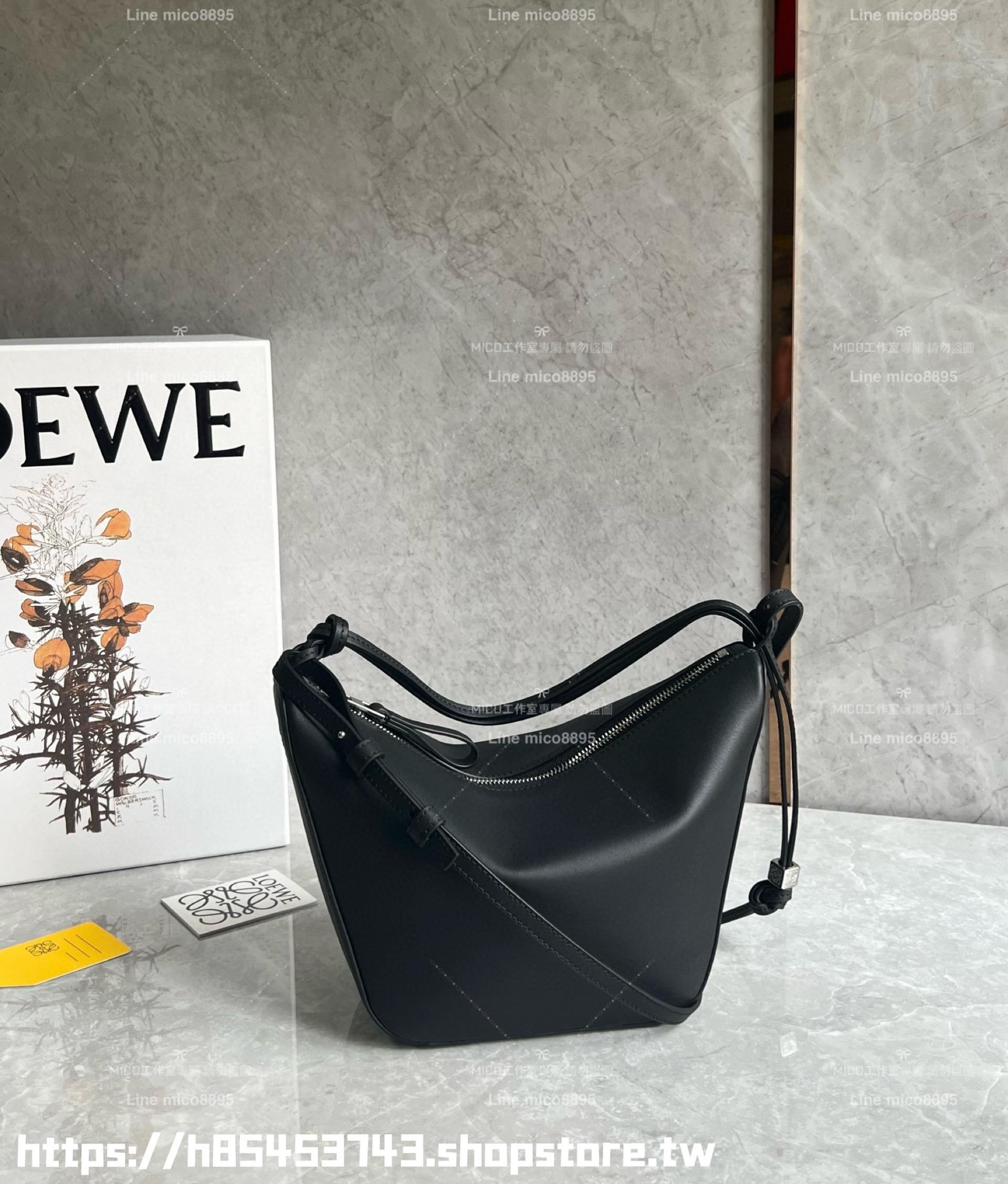 Loewe 黑色 Mini Hammock Hobo bag 小牛皮 可調節長短 可斜跨肩背 28cm （寬肩帶/吊飾另配）