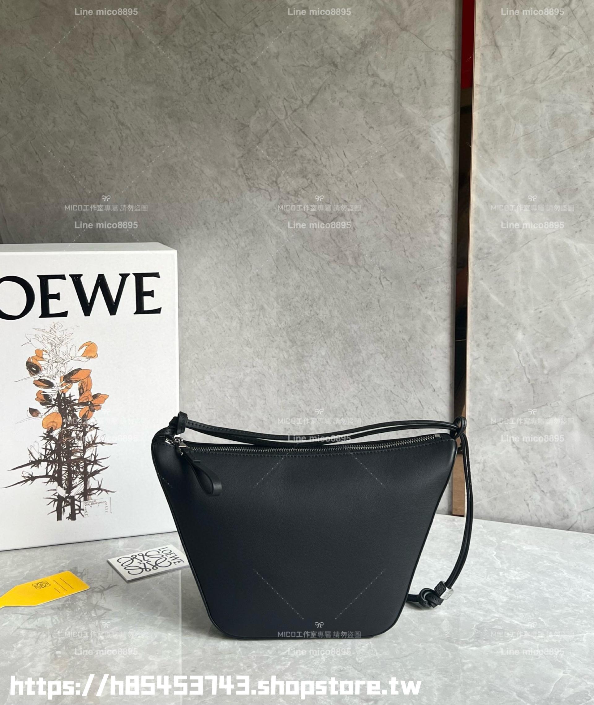 Loewe 黑色 Mini Hammock Hobo bag 小牛皮 可調節長短 可斜跨肩背 28cm （寬肩帶/吊飾另配）