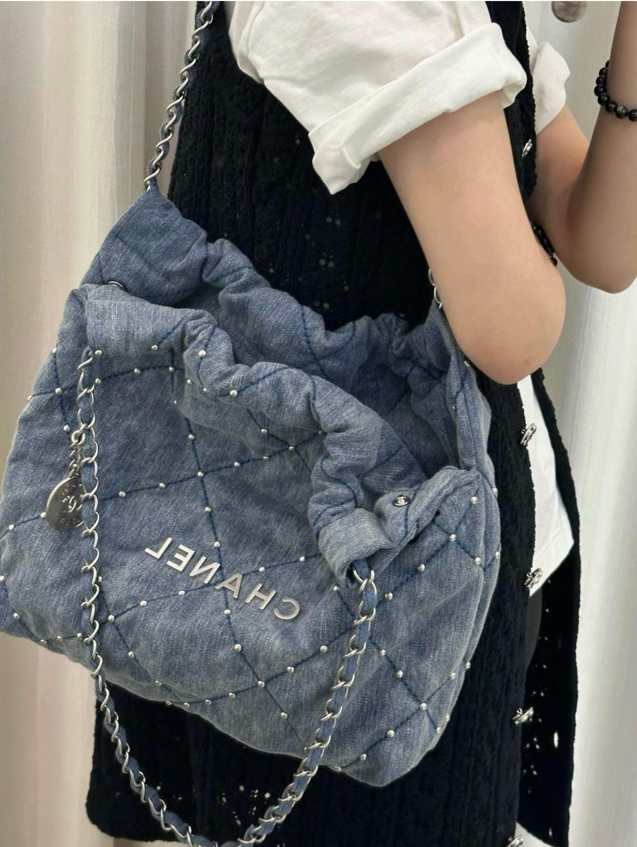 CHANEL 香奈兒 季節款 24s 丹寧牛仔/鉚釘牛仔 小號 22包/22bag 尺寸：𝟥𝟧*𝟥𝟩*𝟩 𝖼𝗆