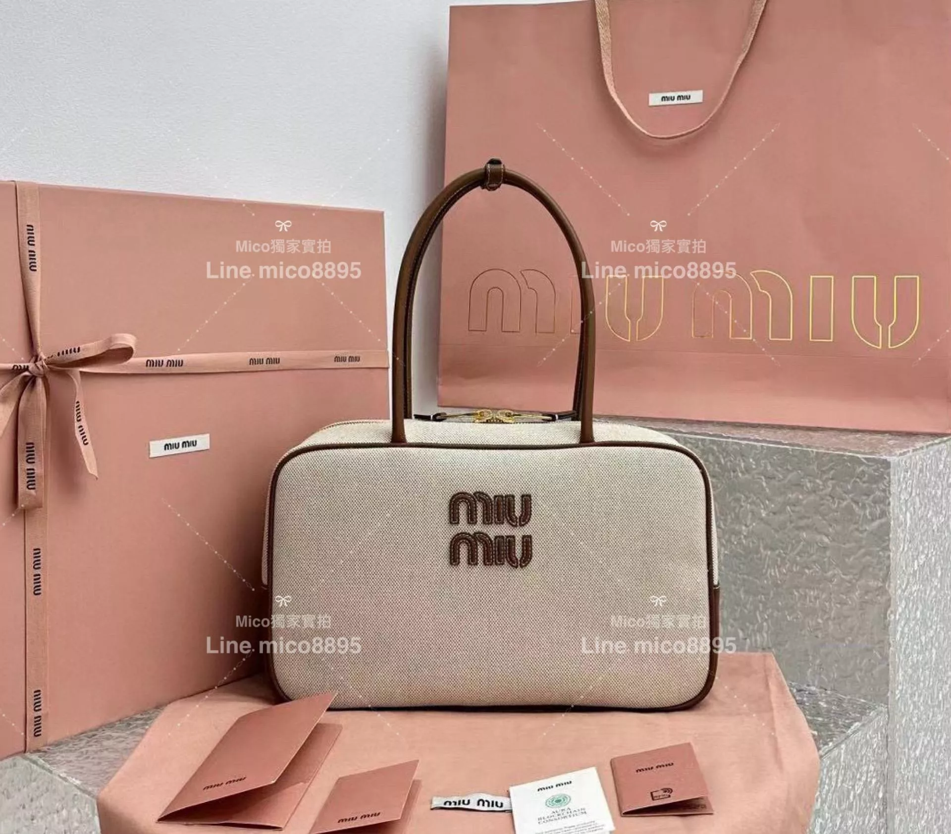 MiuMiu SS23新款 棕色帆布保齡球包Softy Padded 35cm