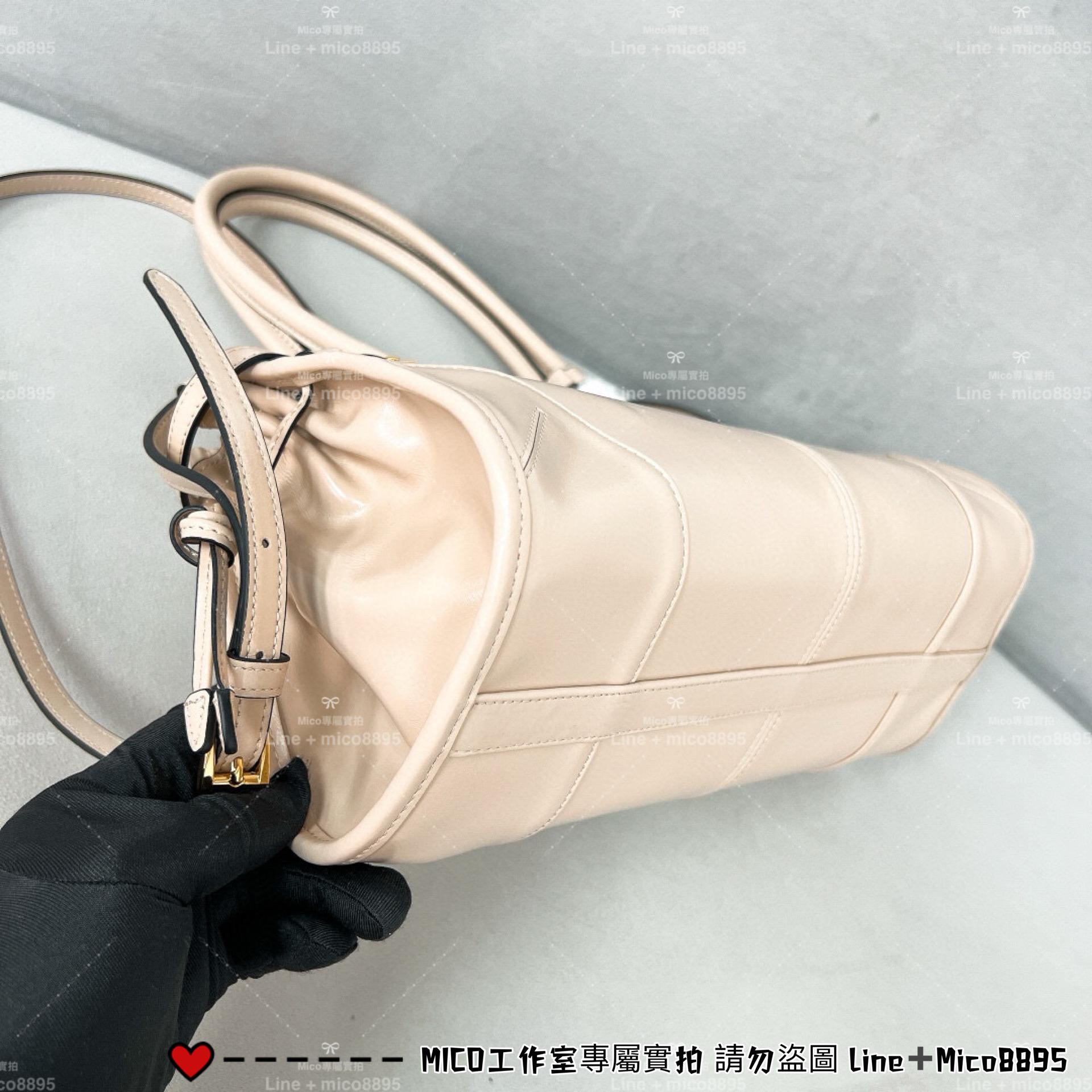 PRADA 長手把 淺杏色 油蠟皮/金色五金 SOFT LUX Bag 小號 32cm