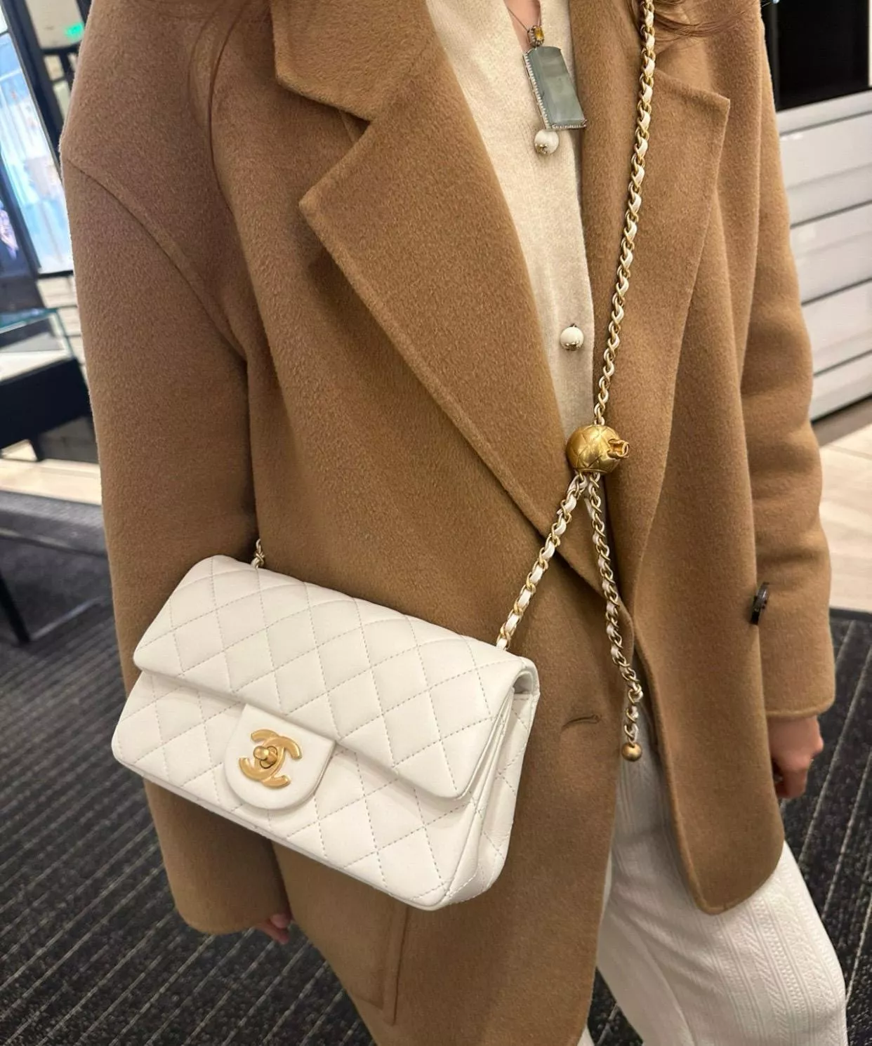 Chanel 香奈兒 新版本硬底款 仙女白 小羊皮 金球系列 miniCF 20cm 可調節長短