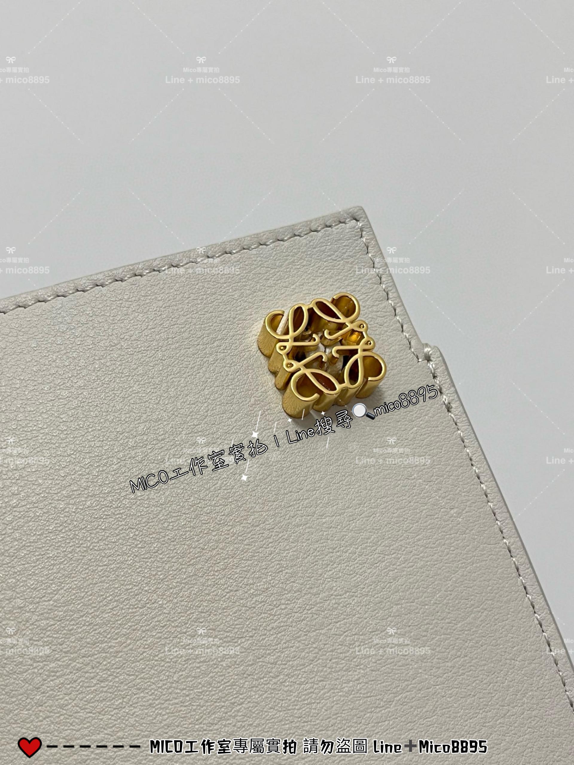 LOEWE 羅威 奶油白 Dice Pocket 經典小牛皮二用骰子包 手機包 寬13cm