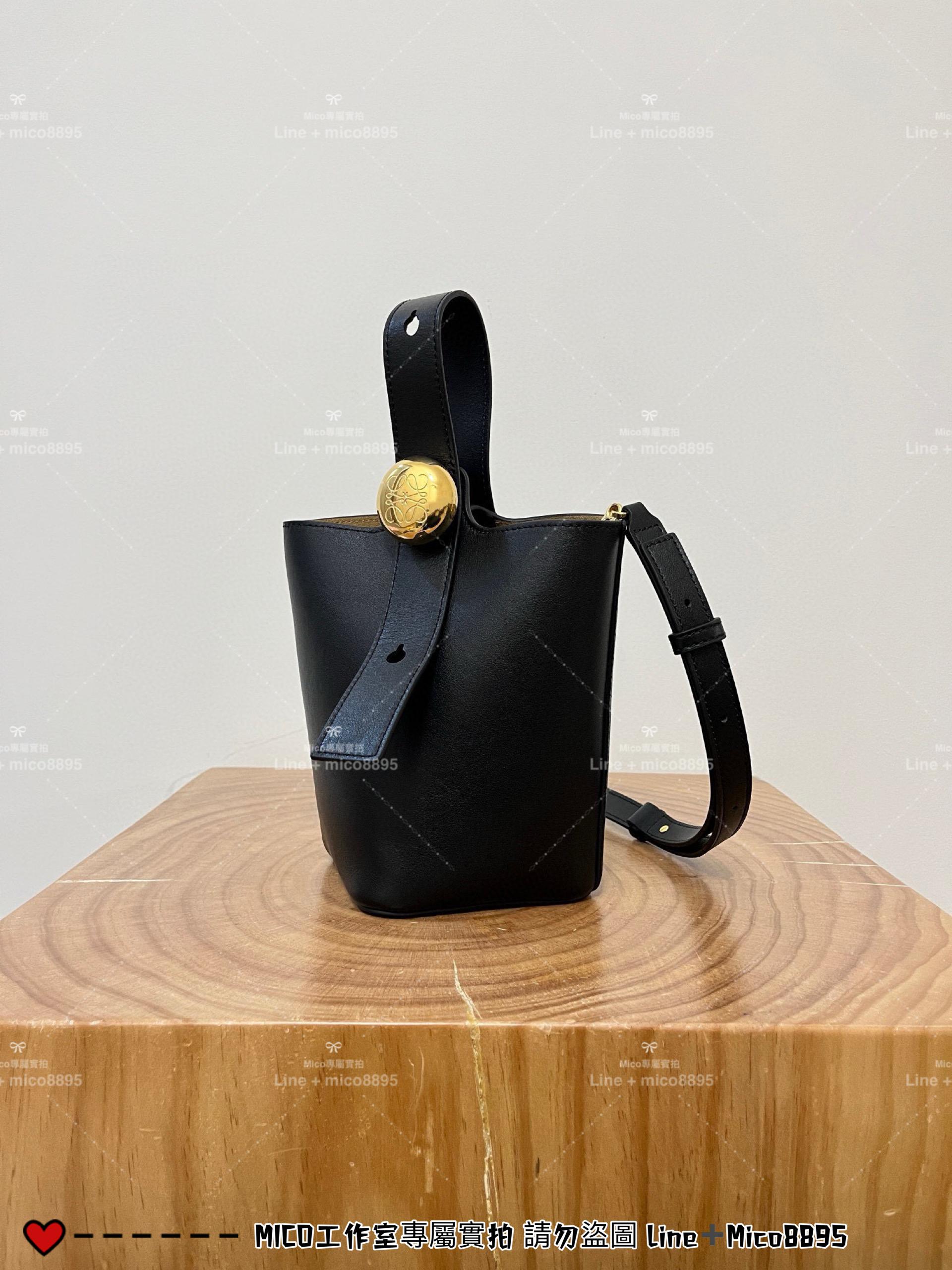 LOEWE 羅威 黑色平紋牛皮 Pebble Mini Bucket Bag 水桶包 可斜挎手提 19.5cm