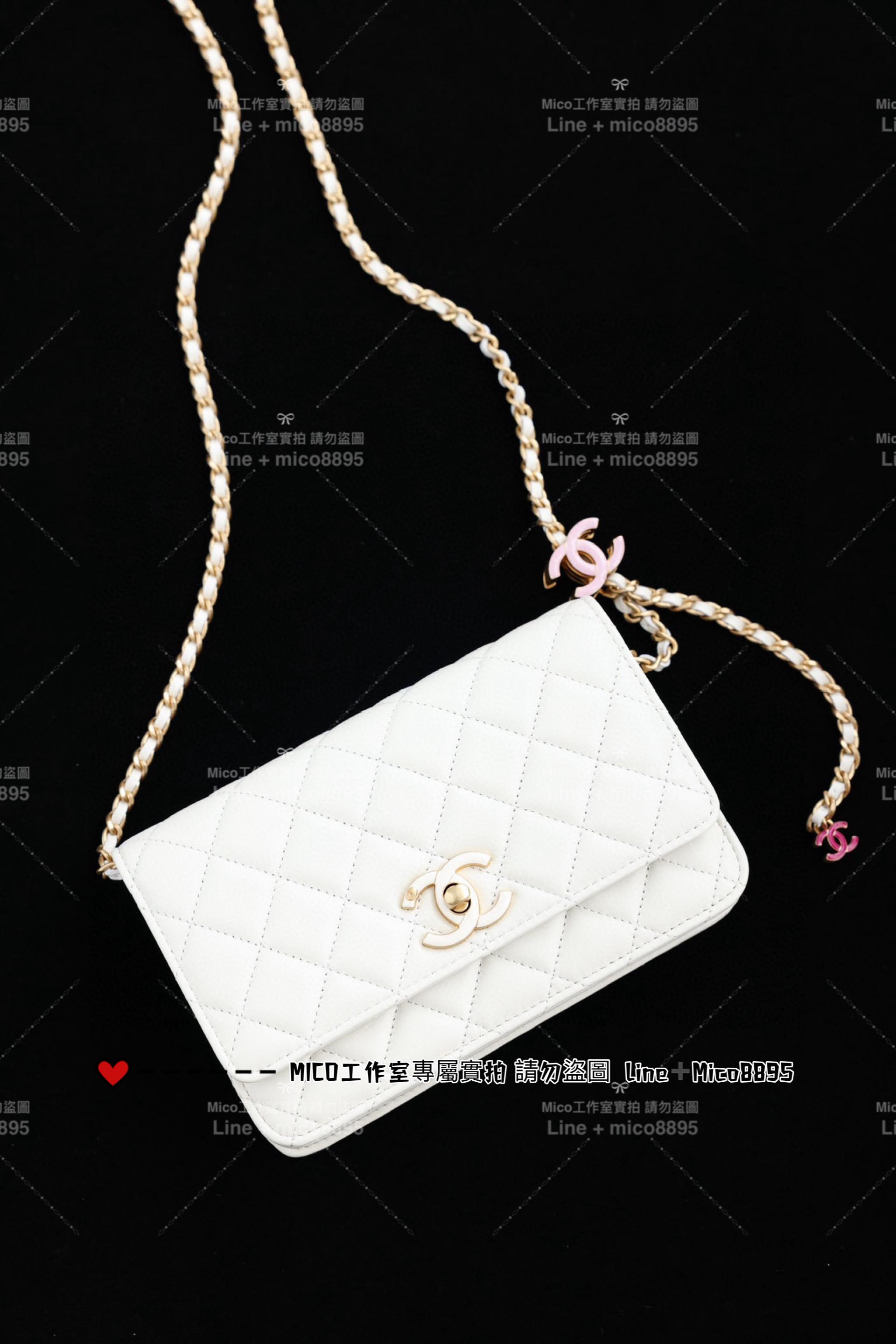 CHANEL 24A手工坊系列 白色小羊皮可調節雙C琺瑯釦woc 19cm