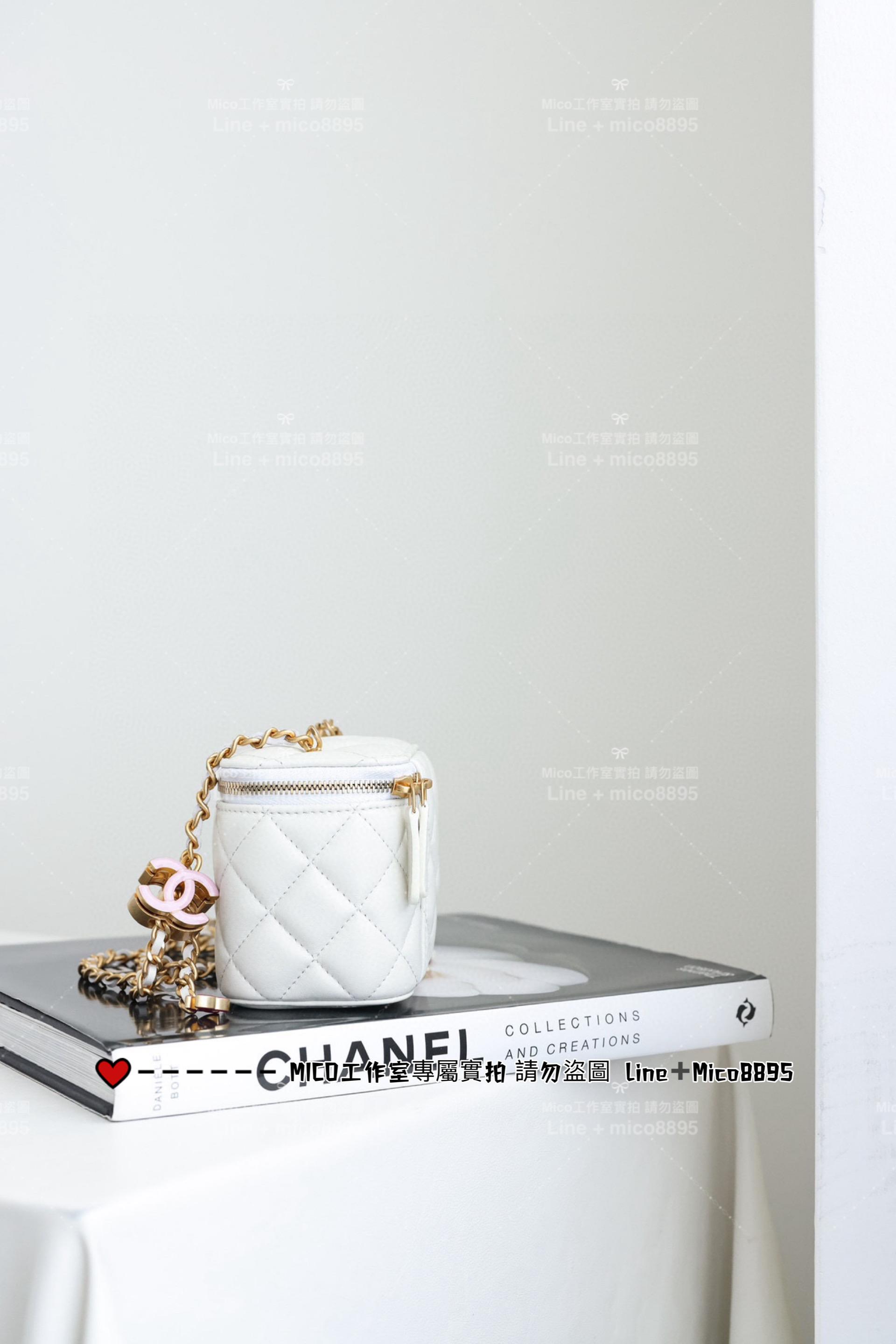 CHANEL 24A手工坊系列 黑色小羊皮可調節雙C琺瑯釦小盒子 11cm