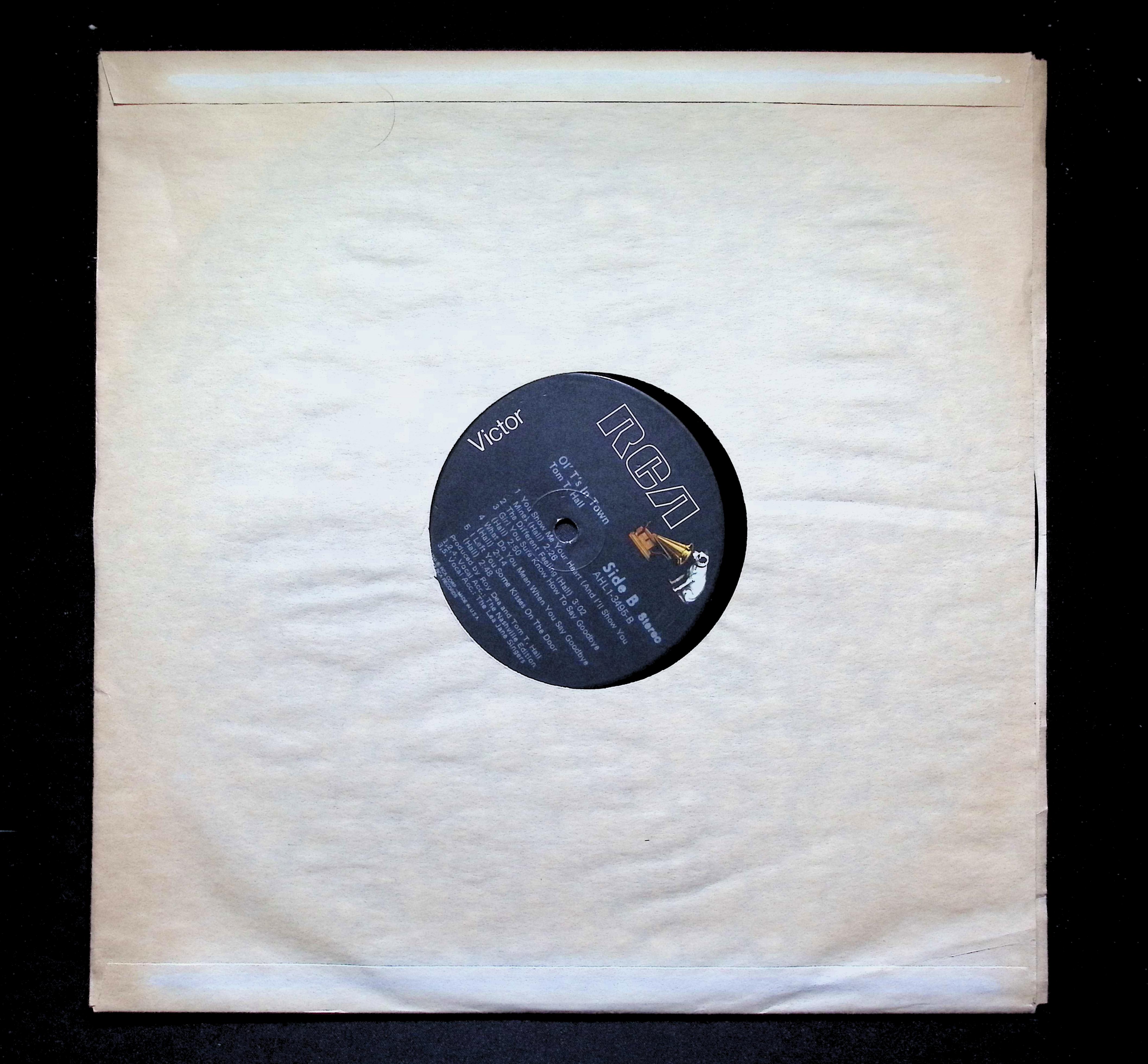 Tom T. Hall Ol' T's In Town LP 1979 AHL1-3495 Country — image 3