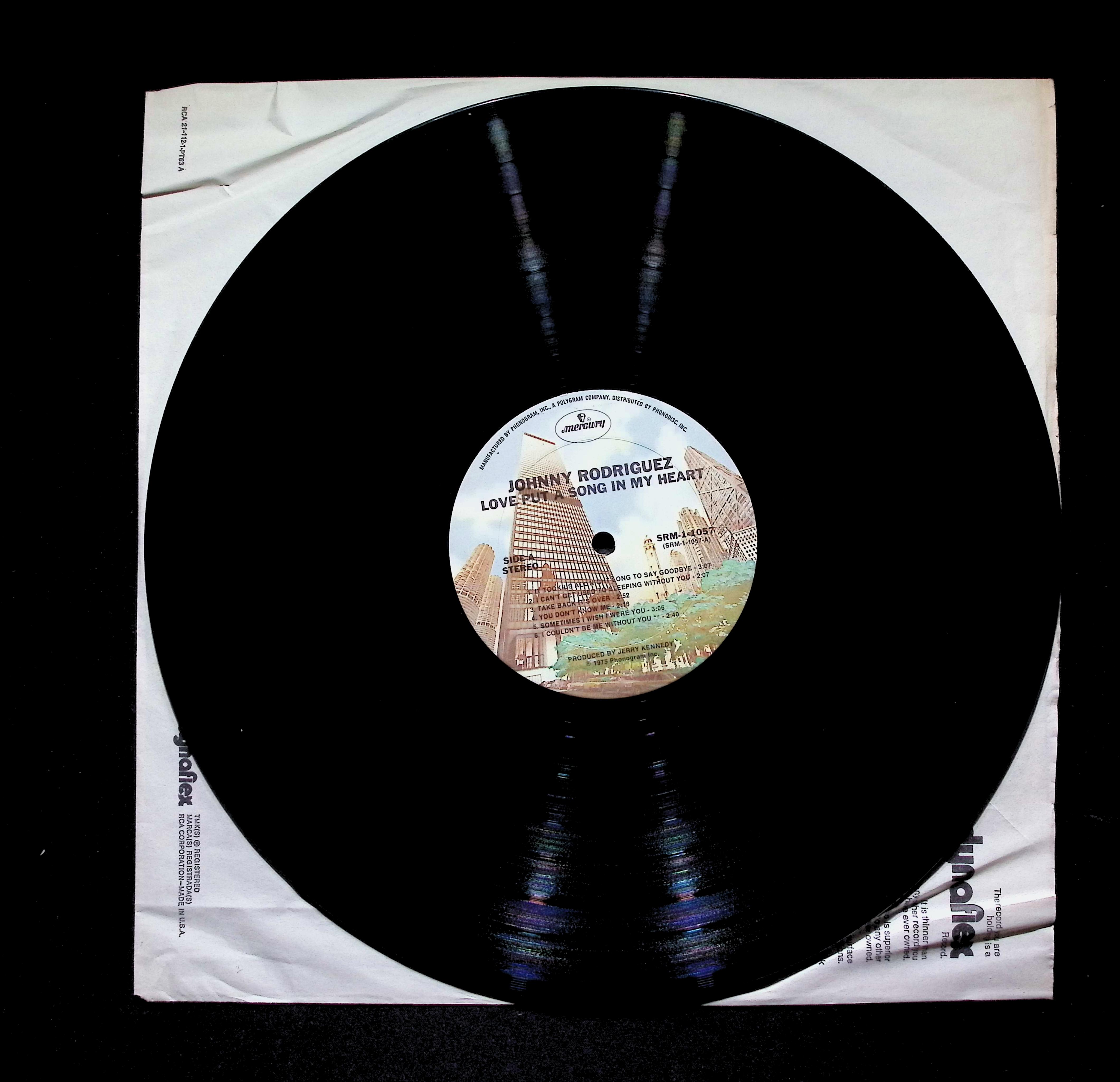 Johnny Rodriguez - Love Put A Song In My Heart (1975) SRM-1-1097 Vinyl LP — image 4