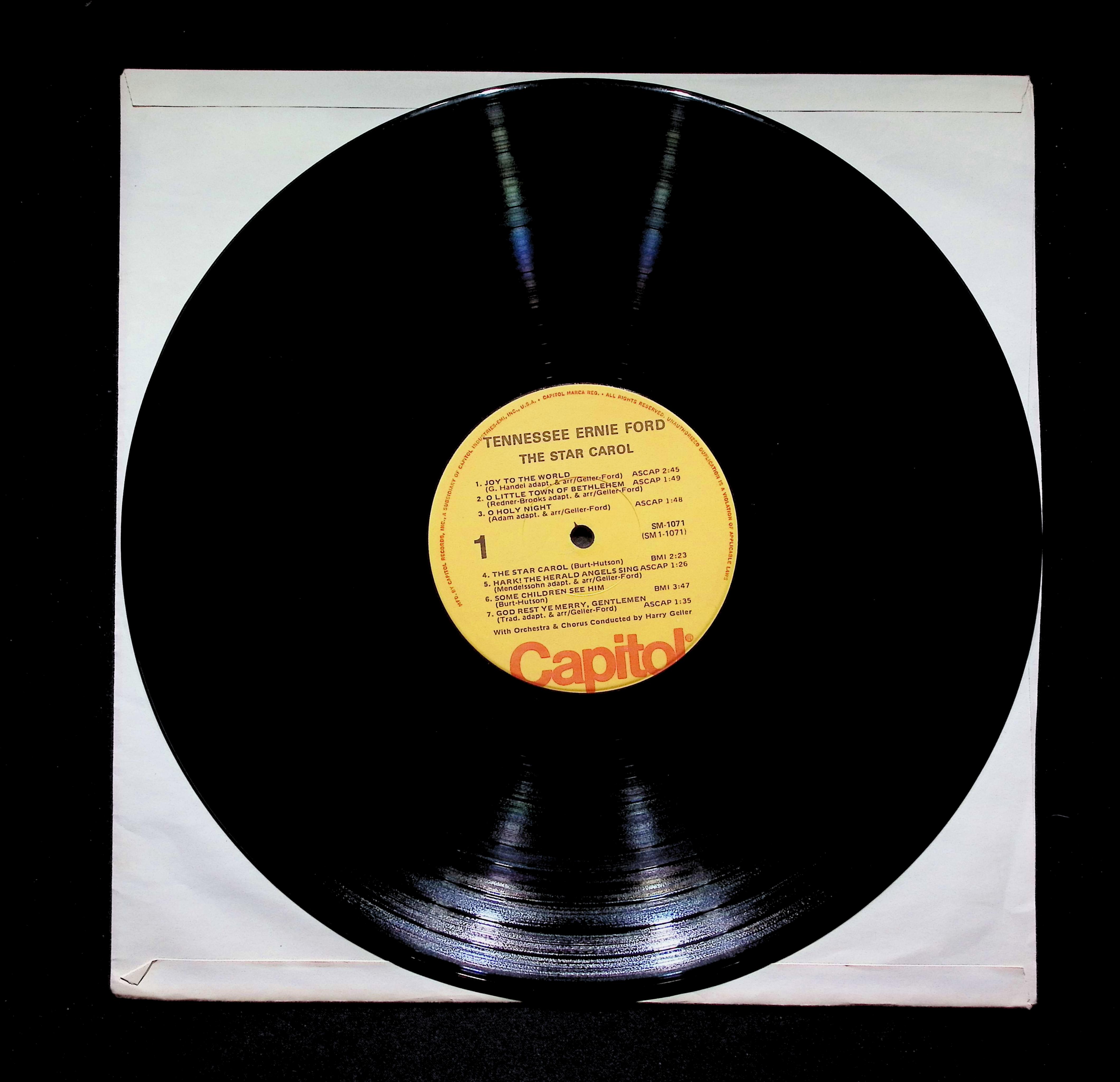 Tennessee Ernie Ford - The Star Carol: "Tennessee" Ernie SM-1071 LP — image 4