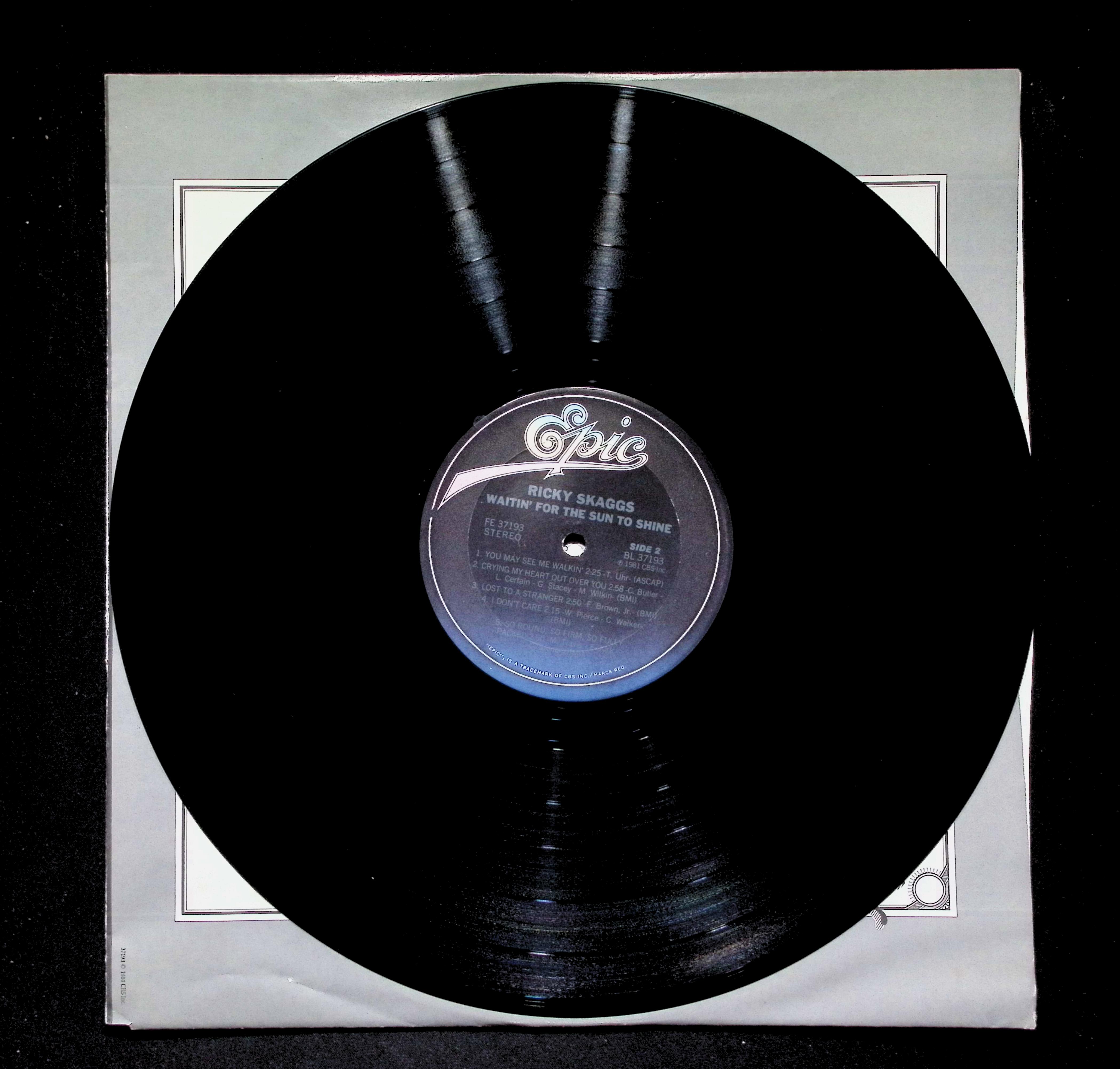 Ricky Skaggs Waitin' For The Sun To Shine LP 1981 FE 37193 Country — image 5