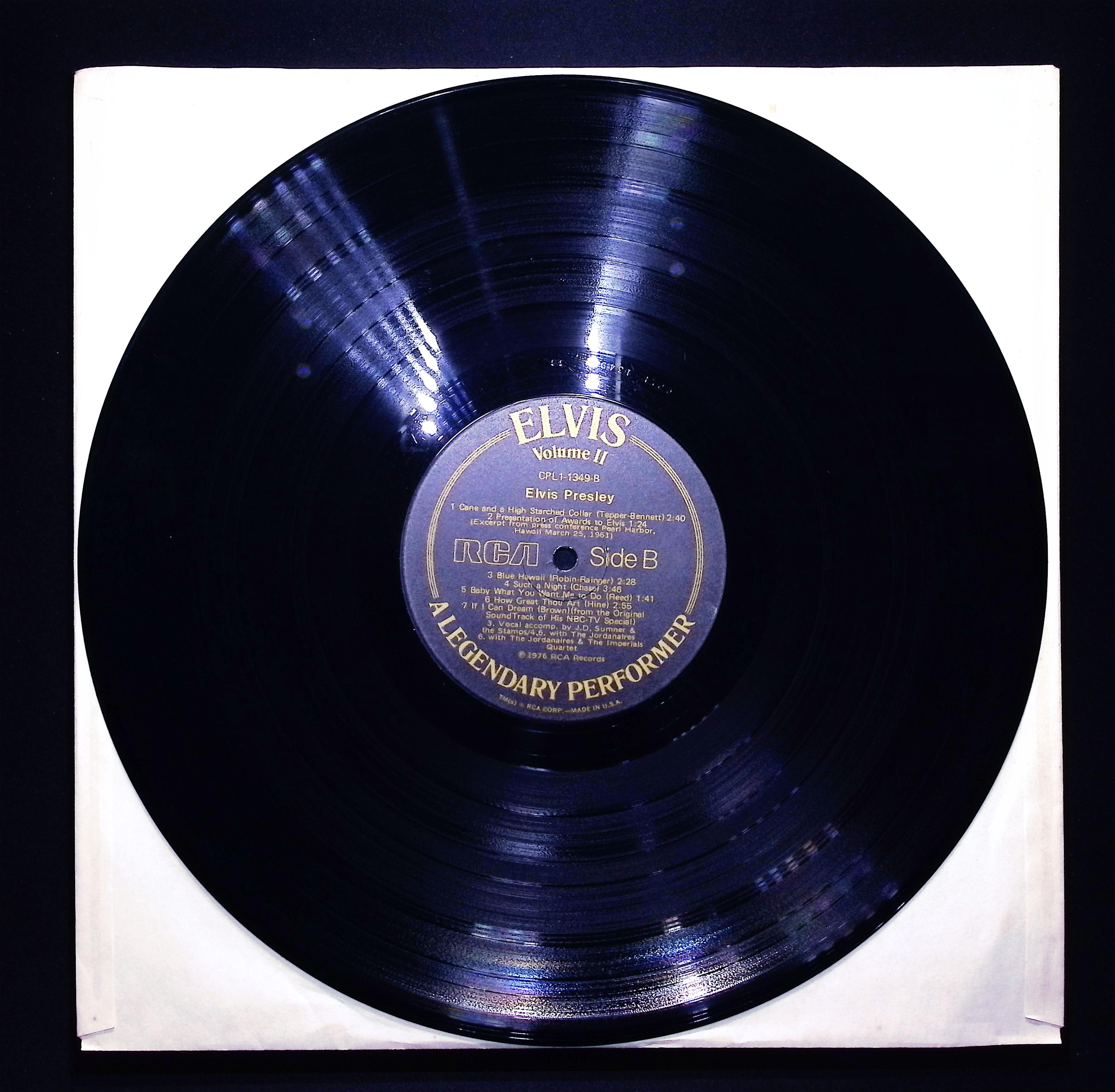 Elvis Presley A Legendary Performer Vol 2 1976 CPL1-1349-A Rock Interview LP — image 4