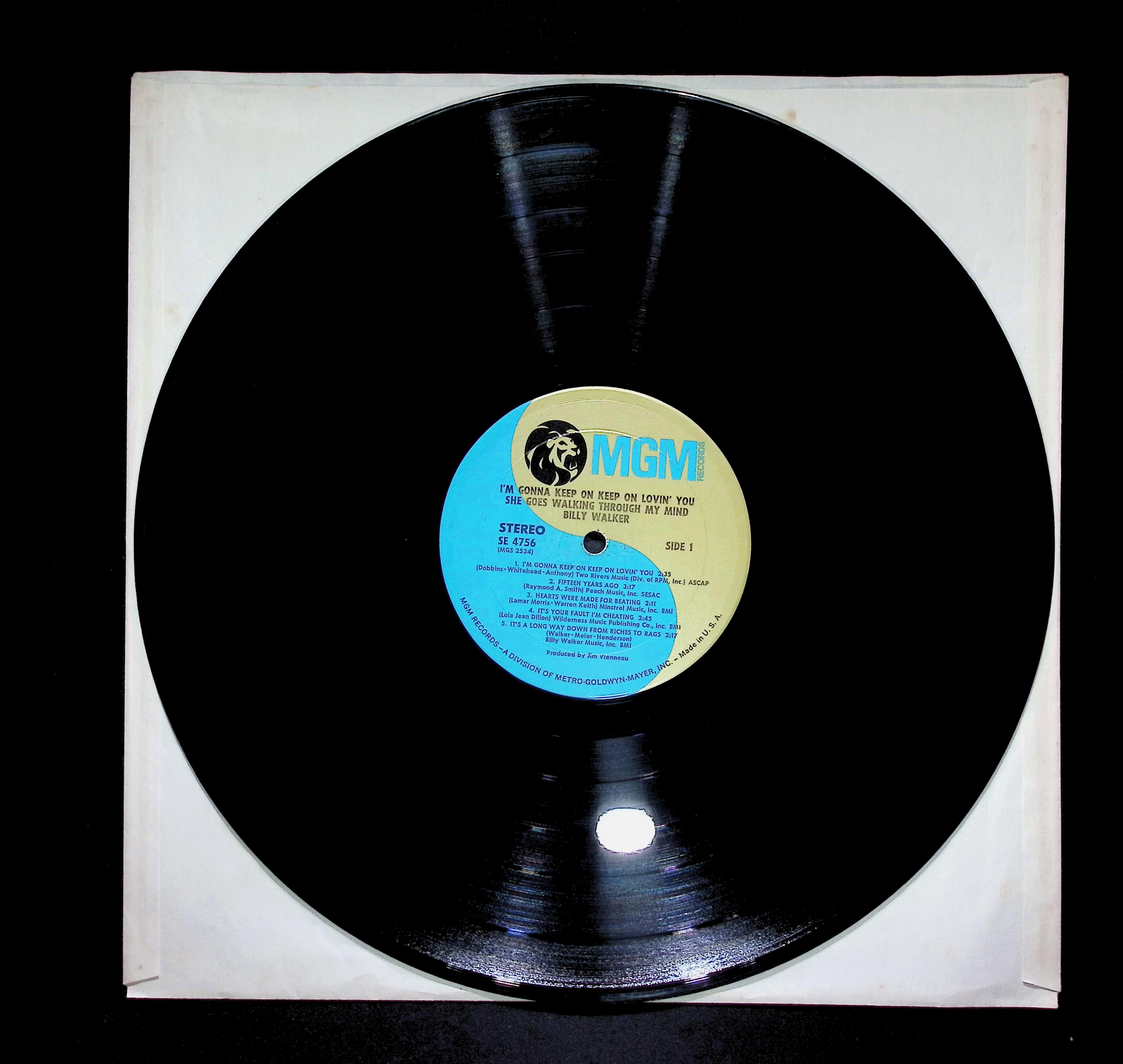 Billy Walker I'm Gonna Keep On Lovin' You 12" LP 1971 SE 4756 — image 3