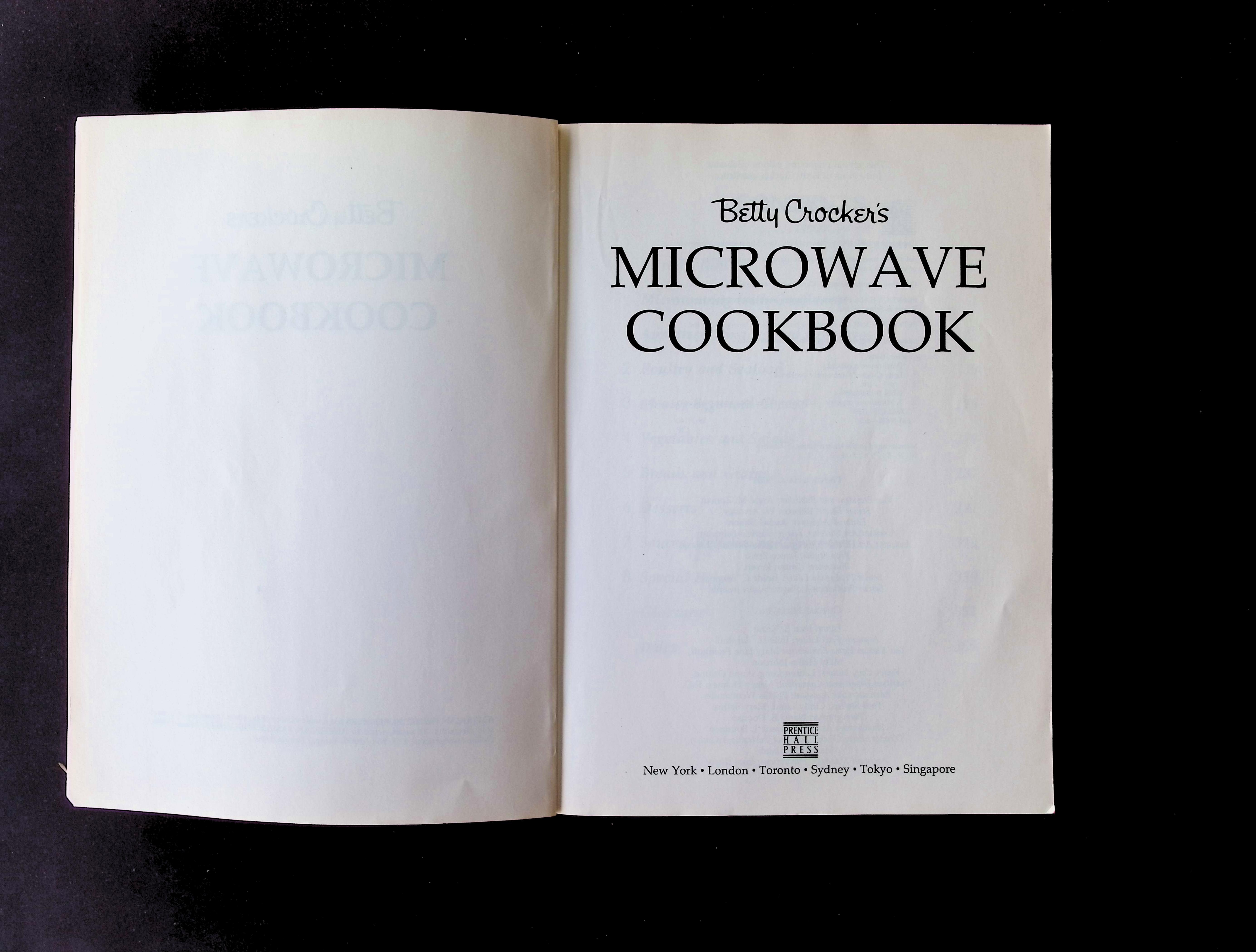 Betty Crocker's Microwave Cookbook — image 2