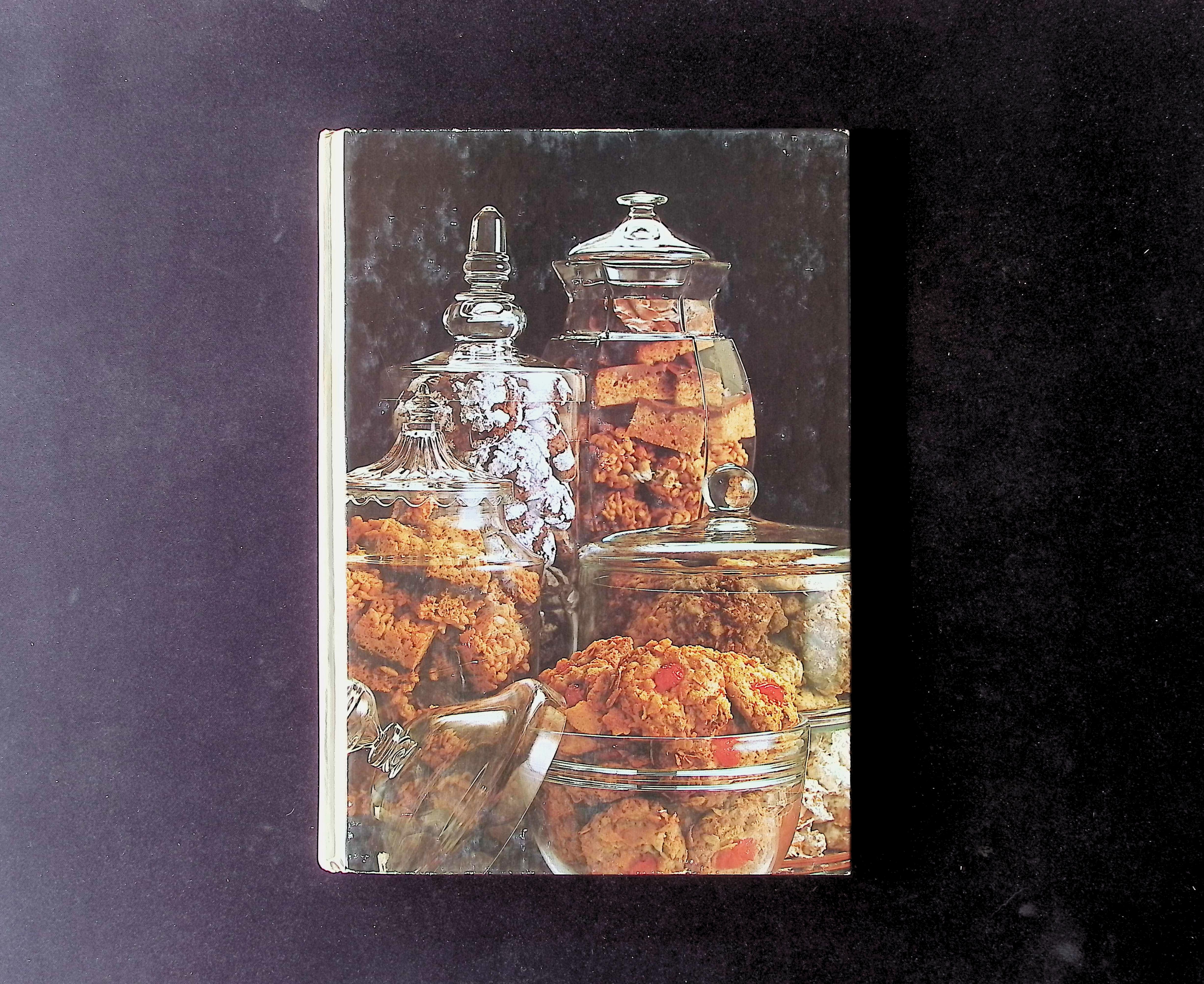 The Cookies and Candy Cookbook (Southern Living Cookbook Library)