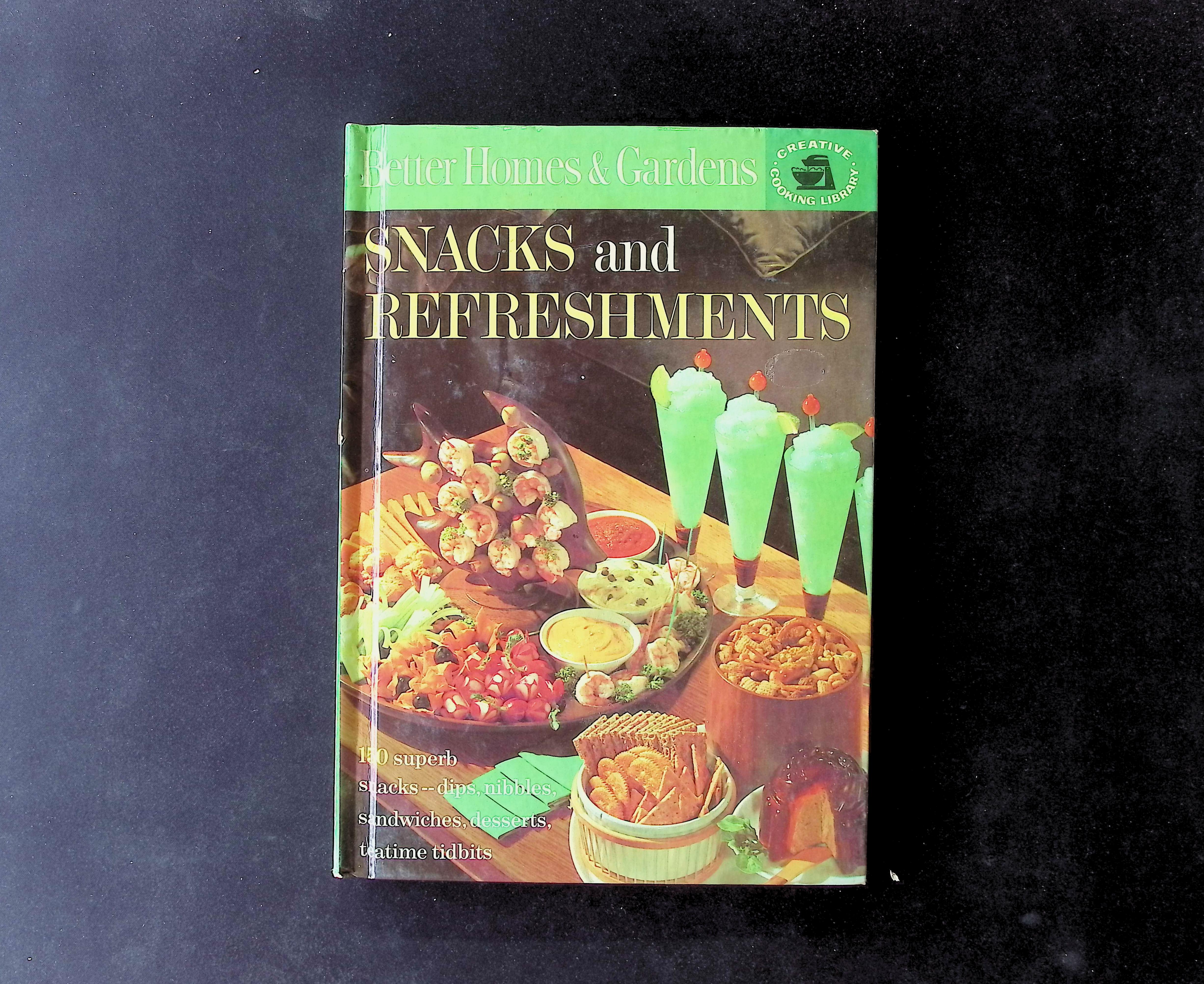 Better Homes & Gardens Creative Cooking Library: Snacks and Refreshments