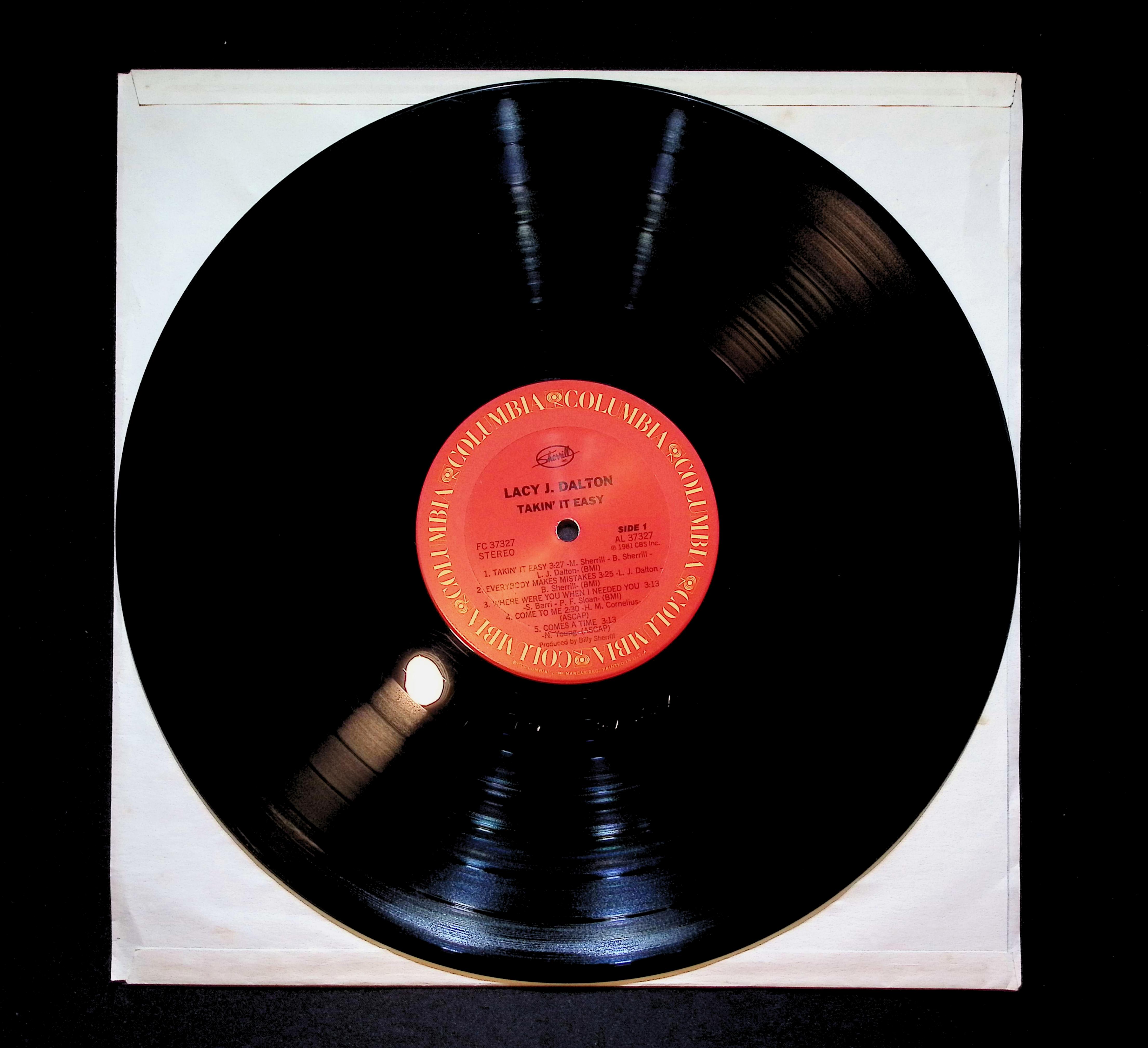 Lacy J. Dalton Takin' It Easy 12" LP 1981 FC 37327 Folk, World, & Country — image 3
