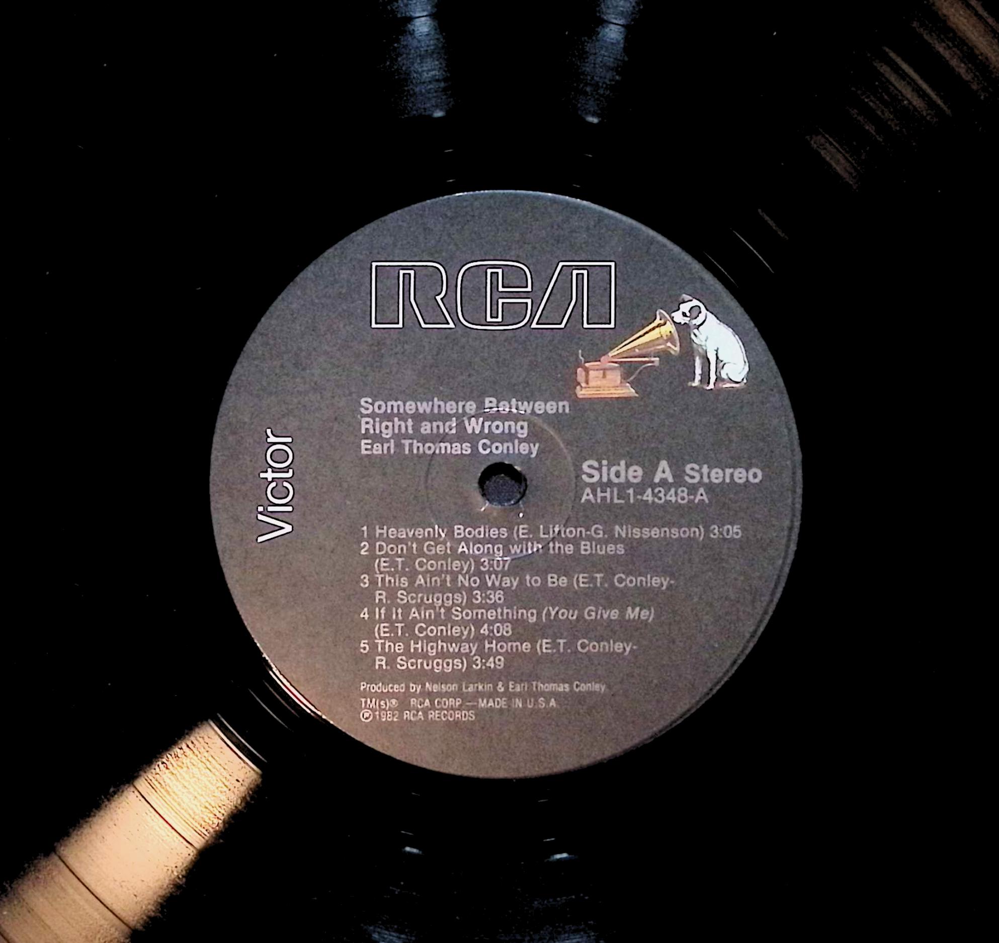 Earl Thomas Conley Somewhere Between RIght And Wrong 12" LP 1982 AHL1-4348 Folk, World, & Country — image 2