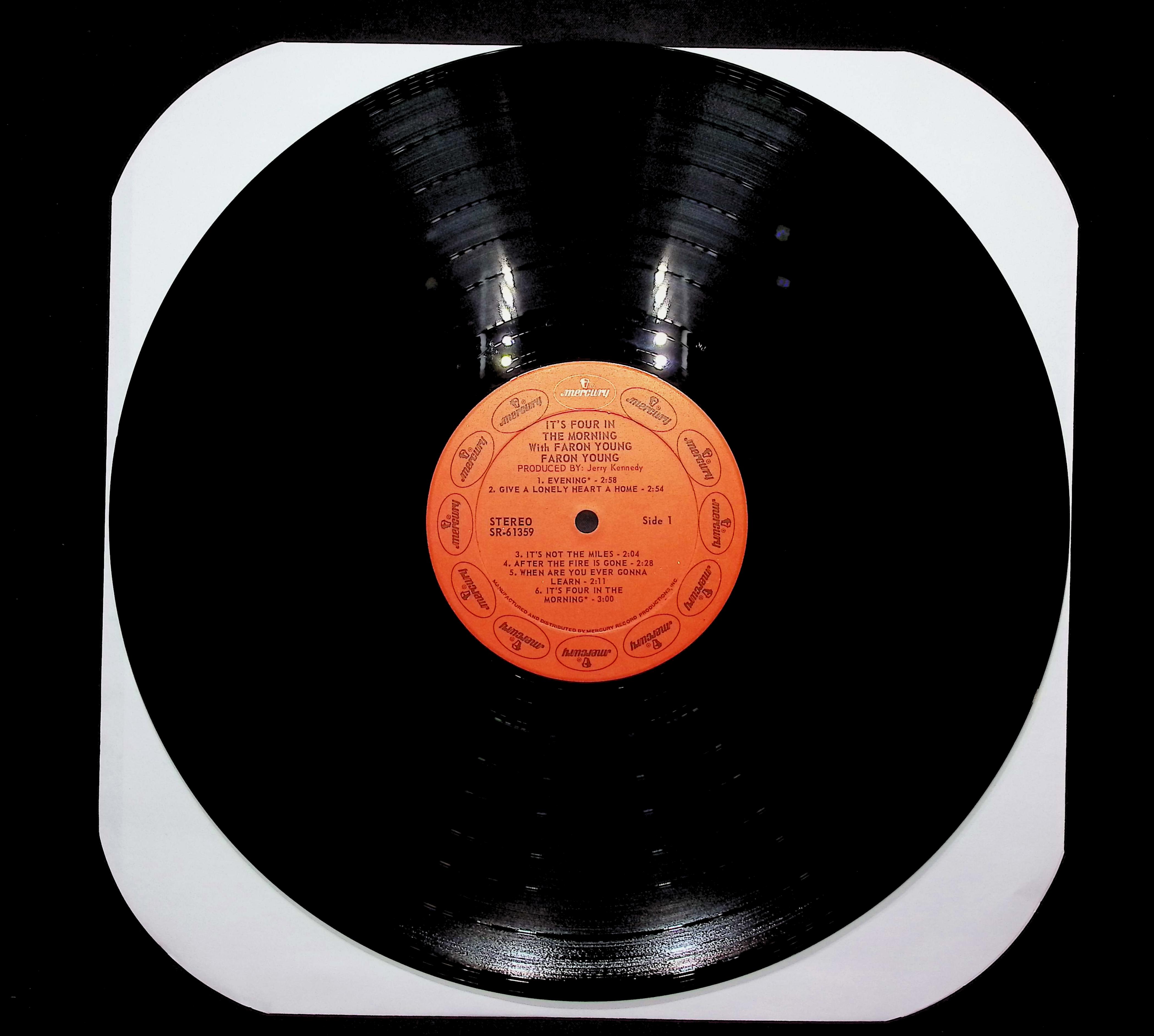 Faron Young It's Four In The Morning 1972 LP Folk, World, & Country Side 1 & 2 — image 3