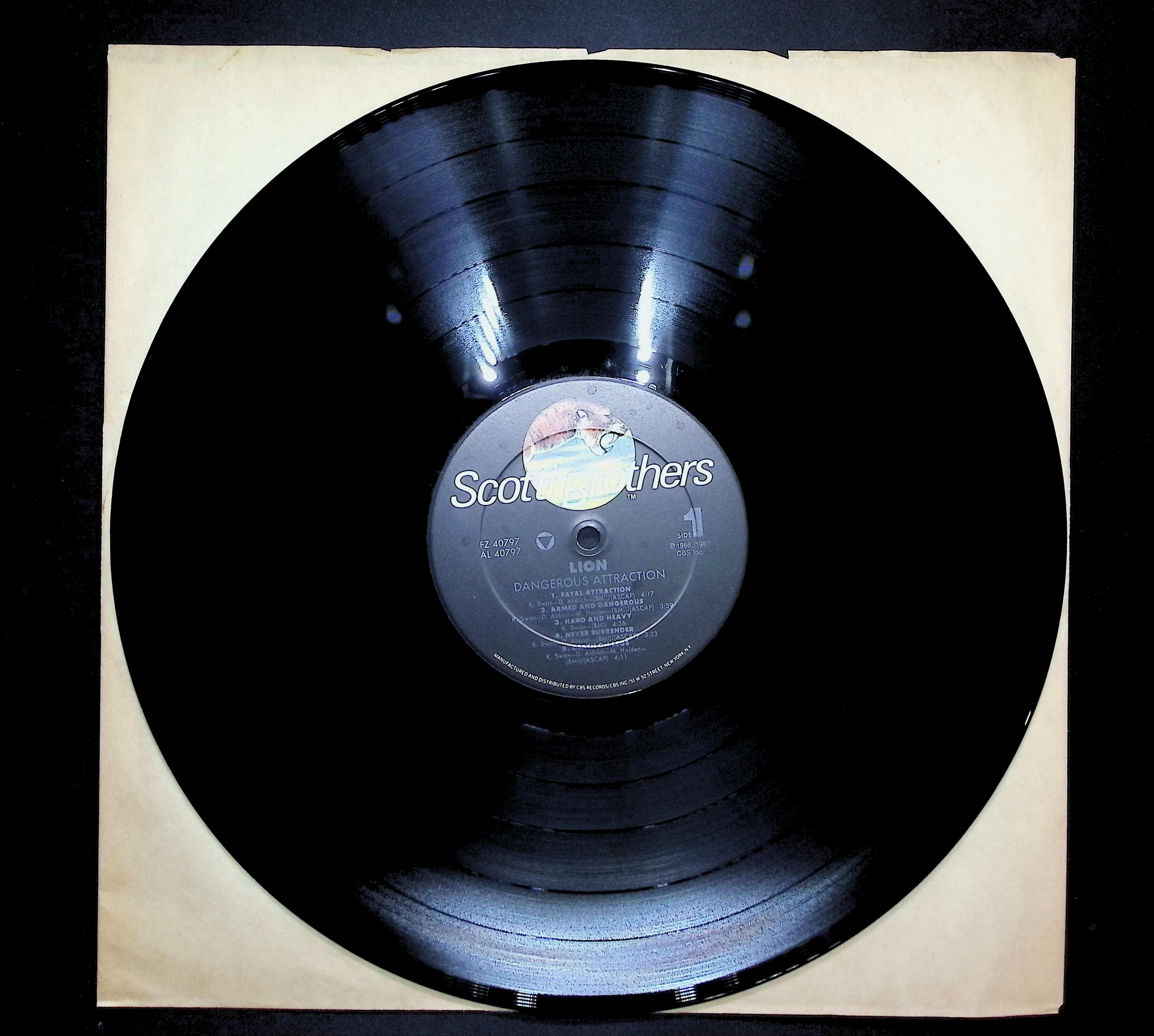 Lion (5) Dangerous Attraction 1987 LP Rock Side 1 & 2 1987  — image 3