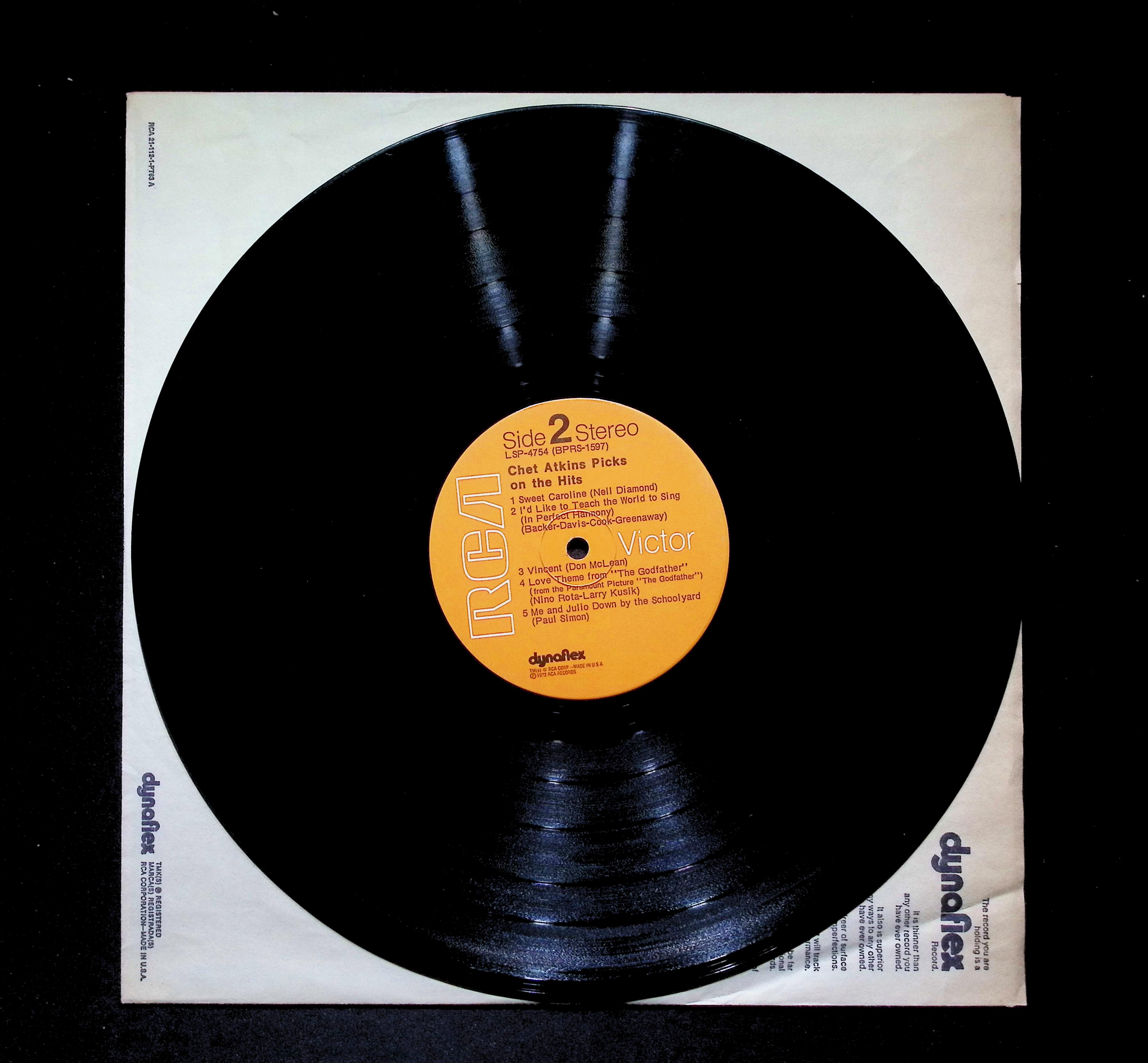 Chet Atkins Picks On The Hits LP 1972 RCA Victor Country — image 5