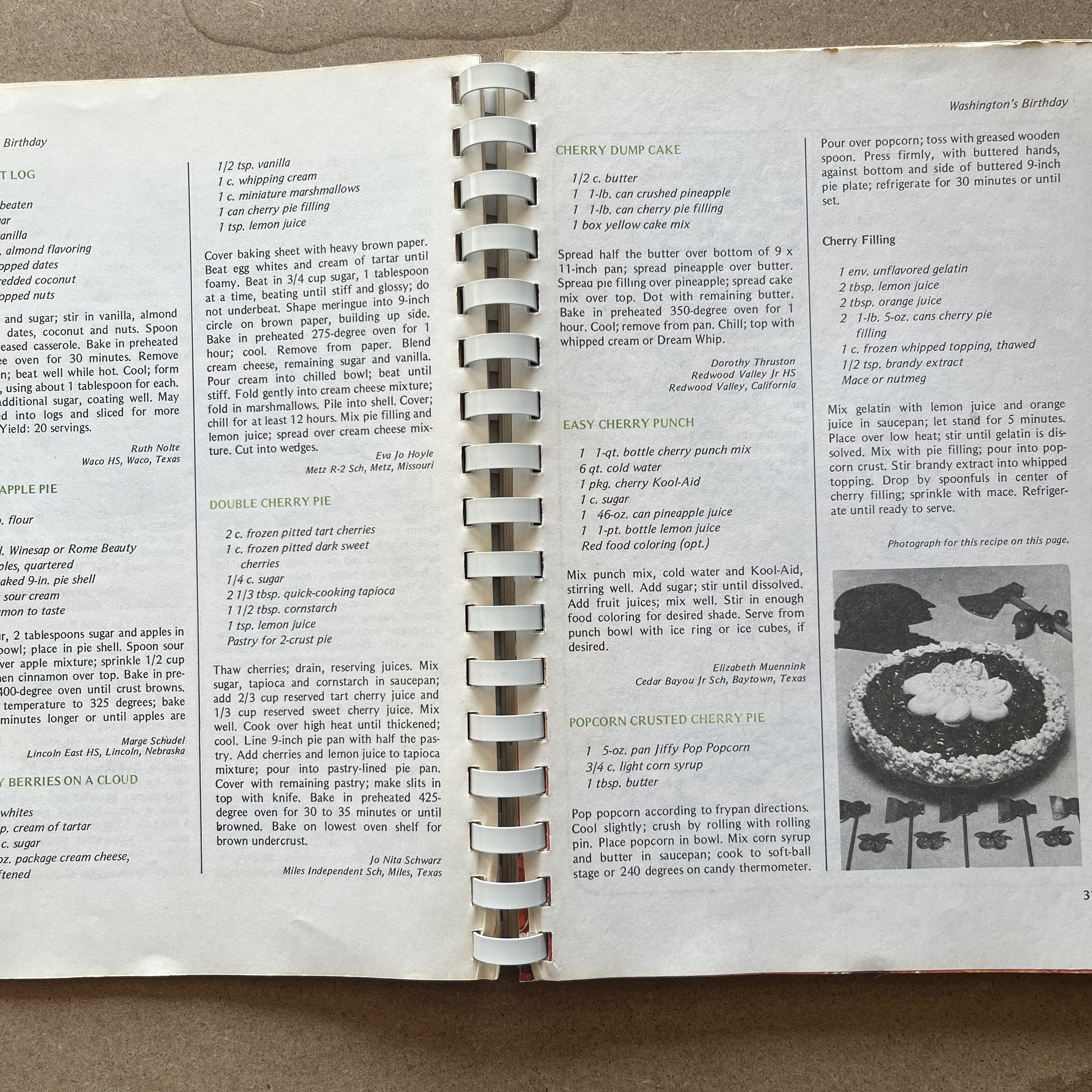Vintage 1974 New Holiday Cookbook Recipes — image 2