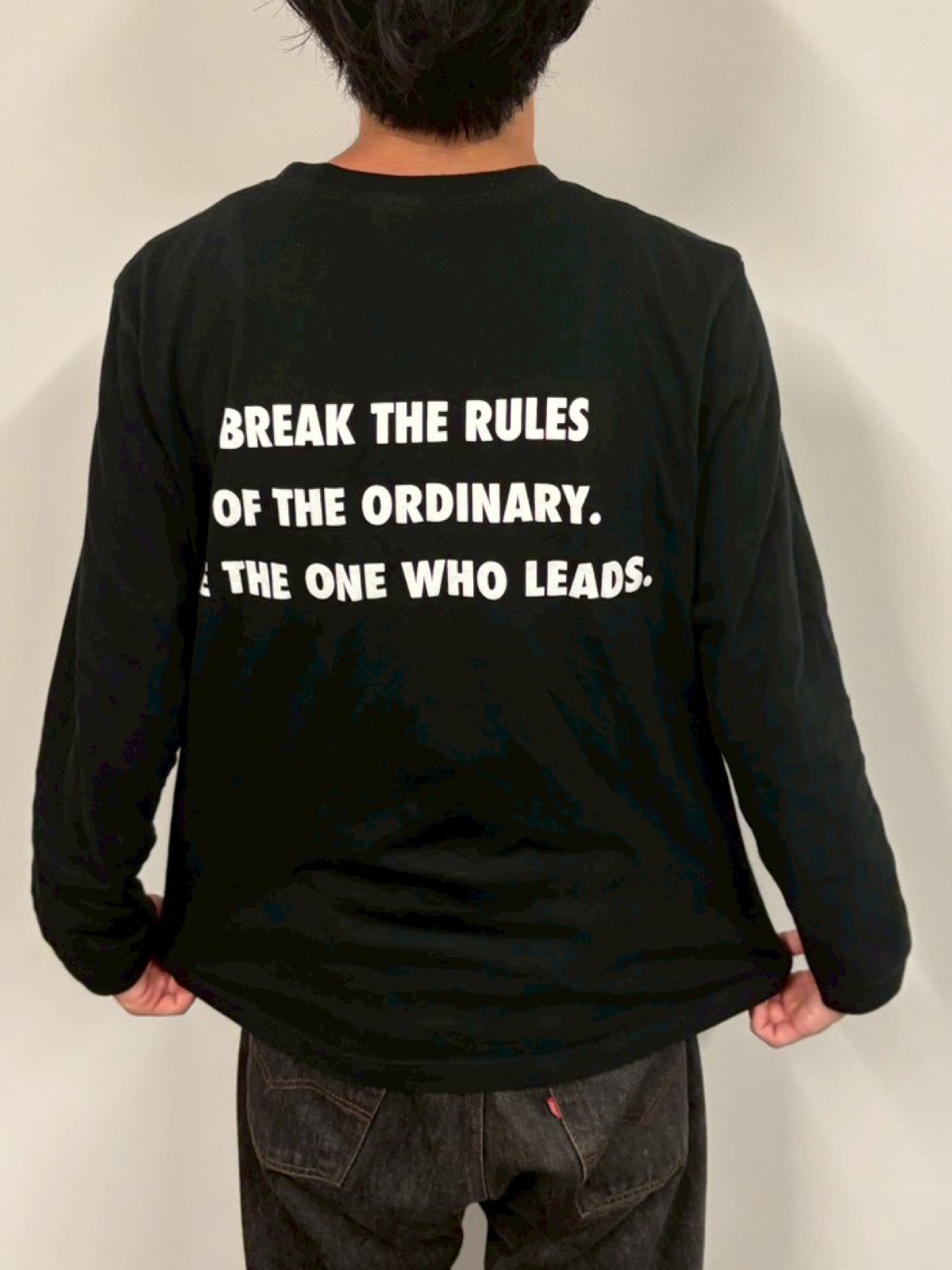 BREAK THE RULES バックプリントの着用イメージ