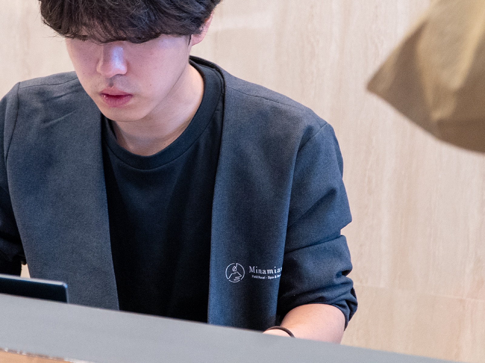 制服の着用イメージ フロント業務