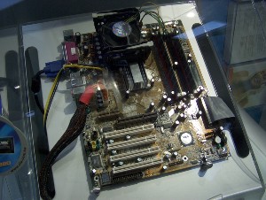 CeBIT 2004: Čím vším se pochlubila letos VIA?