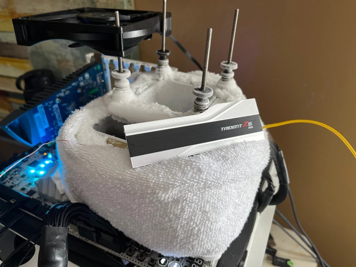 Nový rekord v přetaktování pamětí RAM: DDR5-11202