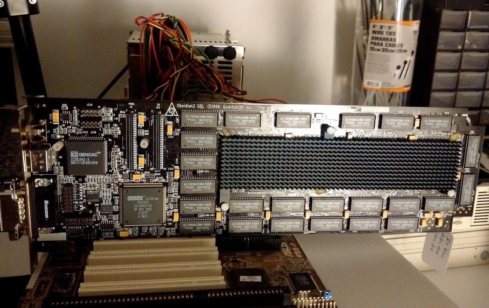 Nadšenec zprovoznil Half-Life na osmi starých grafických čipech VooDoo 2