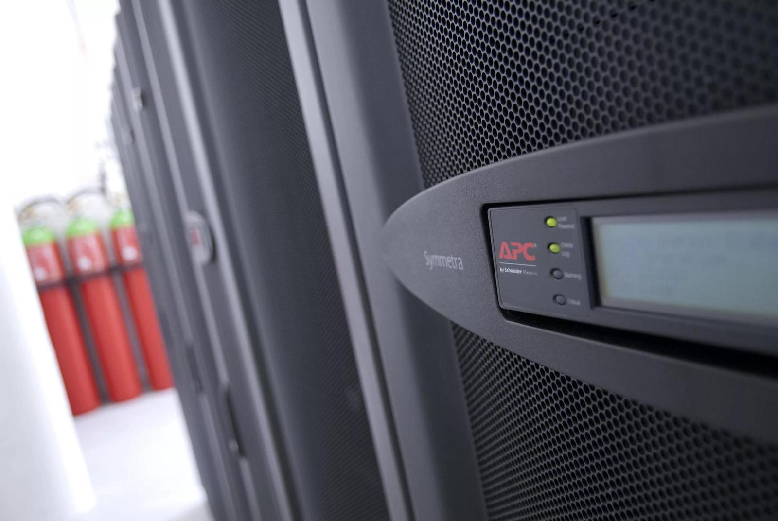 APC Smart-UPS jsou v ohrožení, obsahují zneužitelné chyby