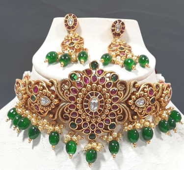 Alloy Jewel SetColor :MulticolorColor Code :GREEN DROPModel Number :FS SET GREENSales Package Id :1 Choker Necklace Set, 1 Pair of EarringsType :Earring & Necklace SetBase Material :AlloyPlating :Gold-plated7 Days Return Policy, No questions asked.