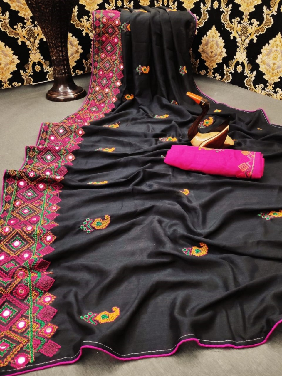 🧶Saree Fabric: Nakoda Vichitra🧶Blouse: Separate Blouse Piece🧶Blouse Fabric: Banglory🧶Work : Mirror work🧶Multipack: Single🧶Sizes:Free Size (Saree Length Size: 5.5 m, 🧶Blouse Length Size: 0.8 m)💰  - A