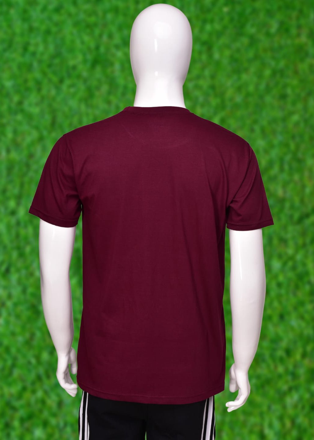 *Human Sparsh Men’s Round Neck T-Shirt – Wine *Power, Elegance and Sophistication is what you’ll feel when Black is worn. It would show how deep and serious the feelings and thoughts are.Whether you wear it with Jeans or Track Pants, you’ll look great with it.It’s made up of 180 gsm 100% Bio-Washed Cotton fabric with the most durable stitching to make sure it lasts long without los - XL