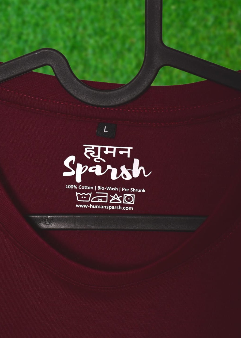 *Human Sparsh Men’s Round Neck T-Shirt – Wine *Power, Elegance and Sophistication is what you’ll feel when Black is worn. It would show how deep and serious the feelings and thoughts are.Whether you wear it with Jeans or Track Pants, you’ll look great with it.It’s made up of 180 gsm 100% Bio-Washed Cotton fabric with the most durable stitching to make sure it lasts long without los - L